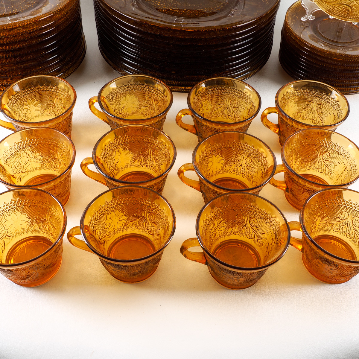 Vintage Tiara Sandwich Amber Glass Table Service For Twelve EBTH