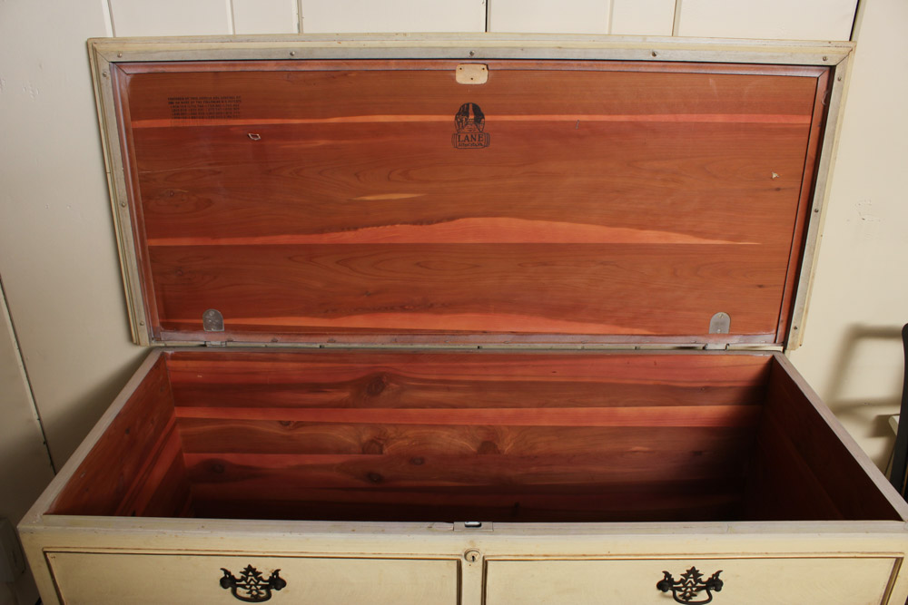 French Provincial Style Lane Cedar Chest EBTH