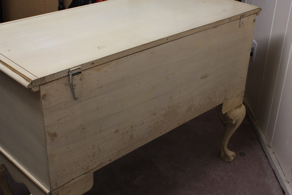 French Provincial Style Lane Cedar Chest EBTH