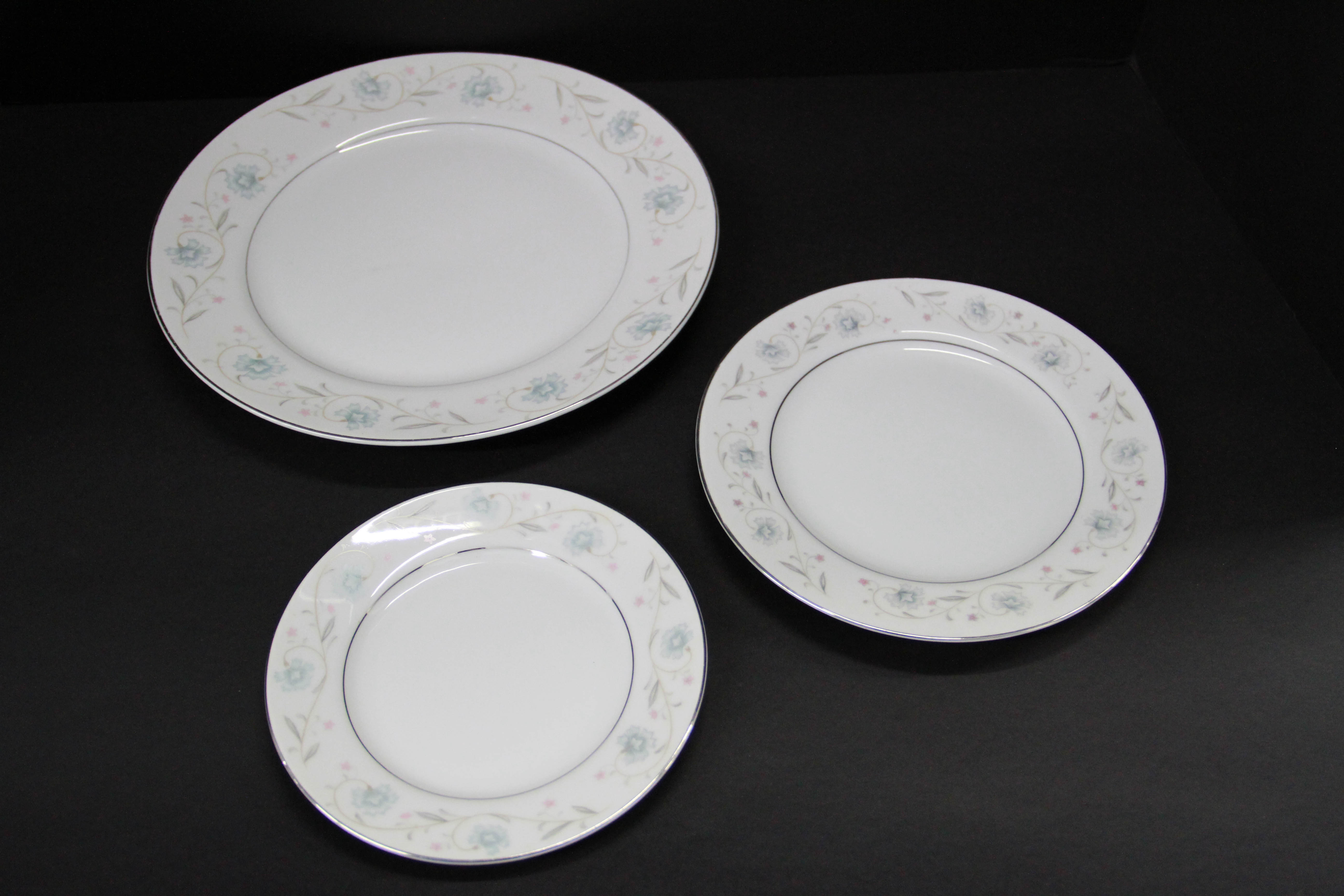 Fine China in "English Garden" Pattern EBTH