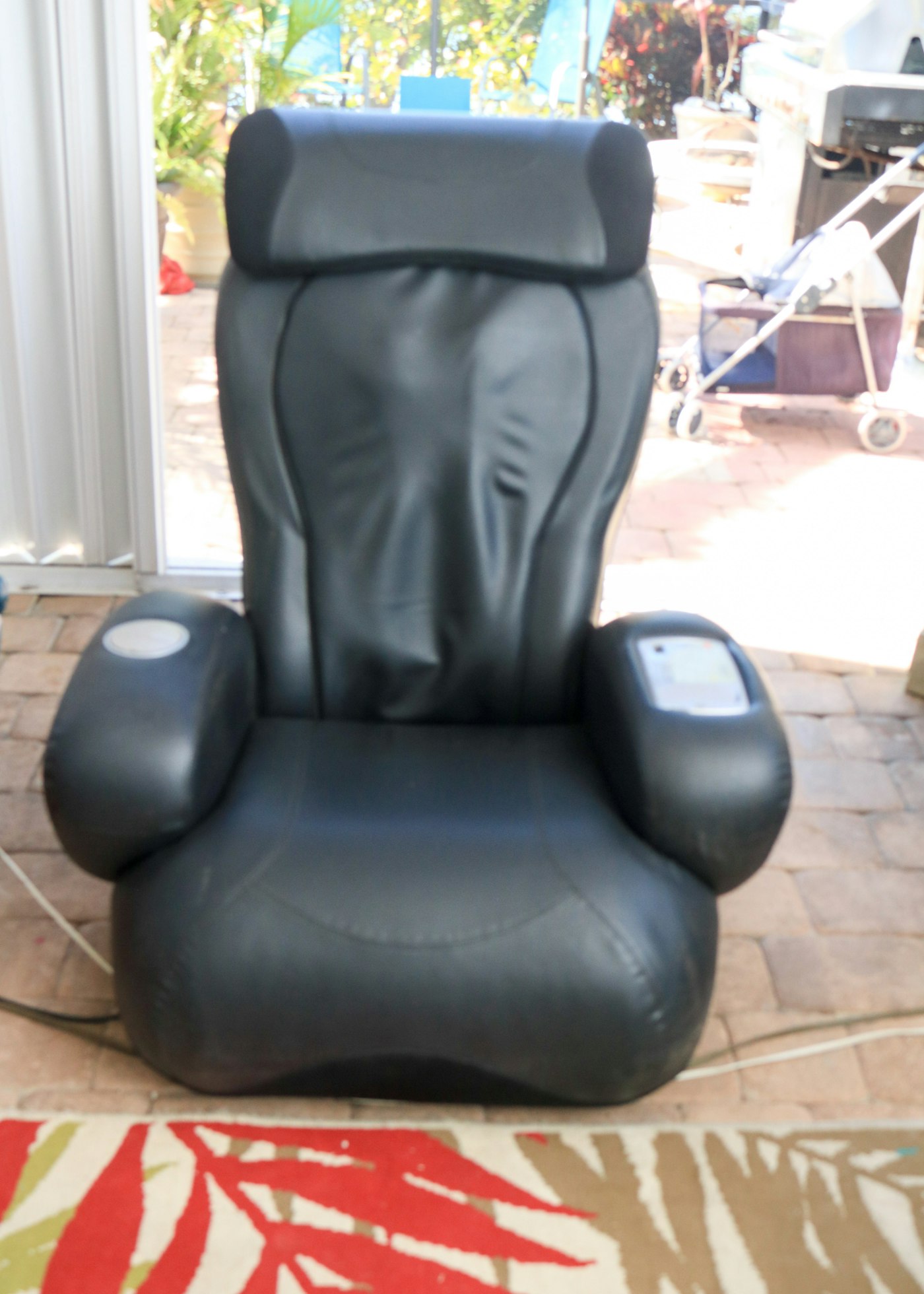 iJoy Turbo 2 Massage Chair with Ottoman | EBTH
