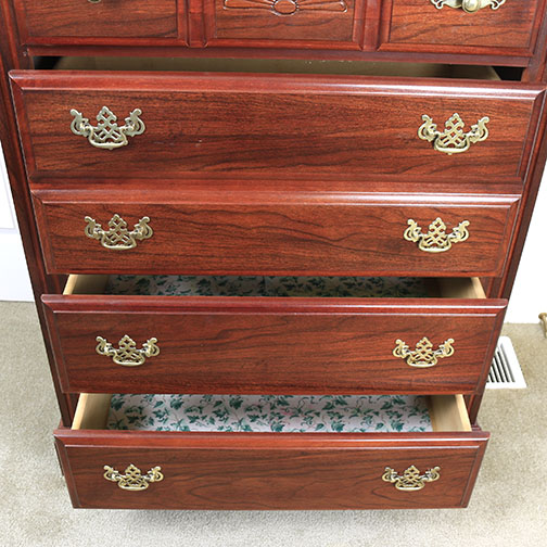 Broyhill Chest of Drawers EBTH