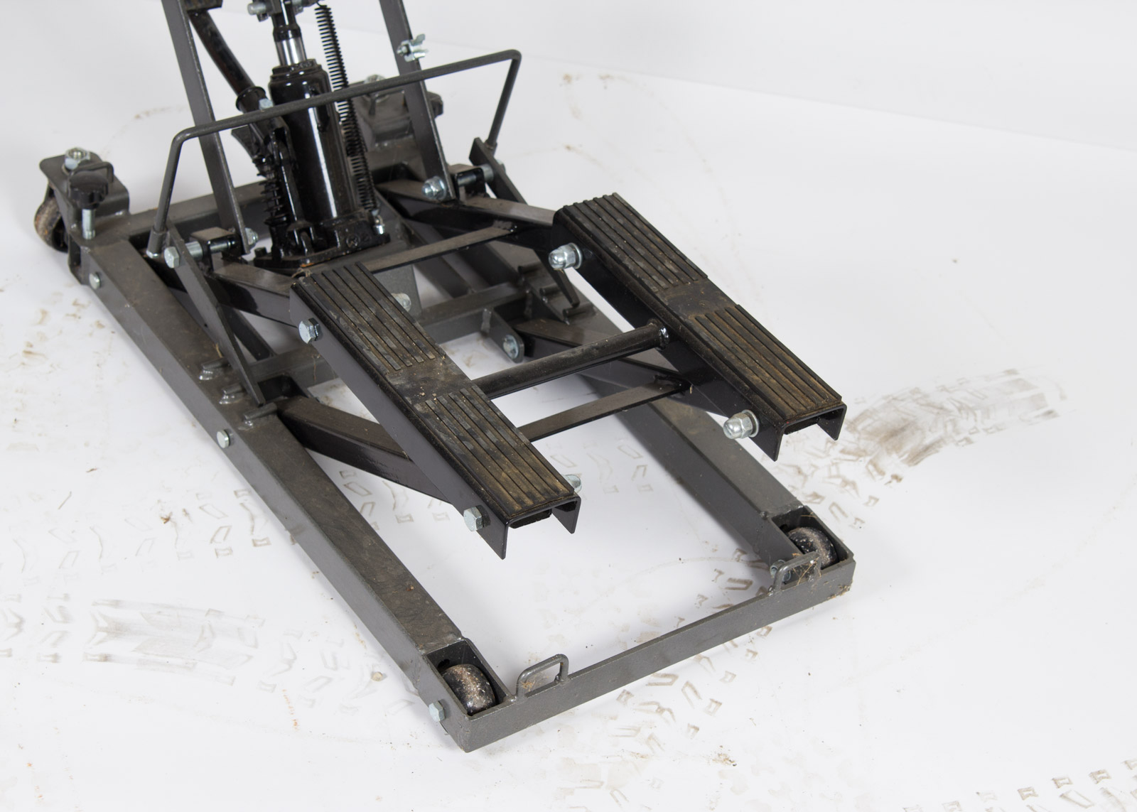 Pittsburgh Automotive 1,500 lbs ATV Motorcycle Lift EBTH