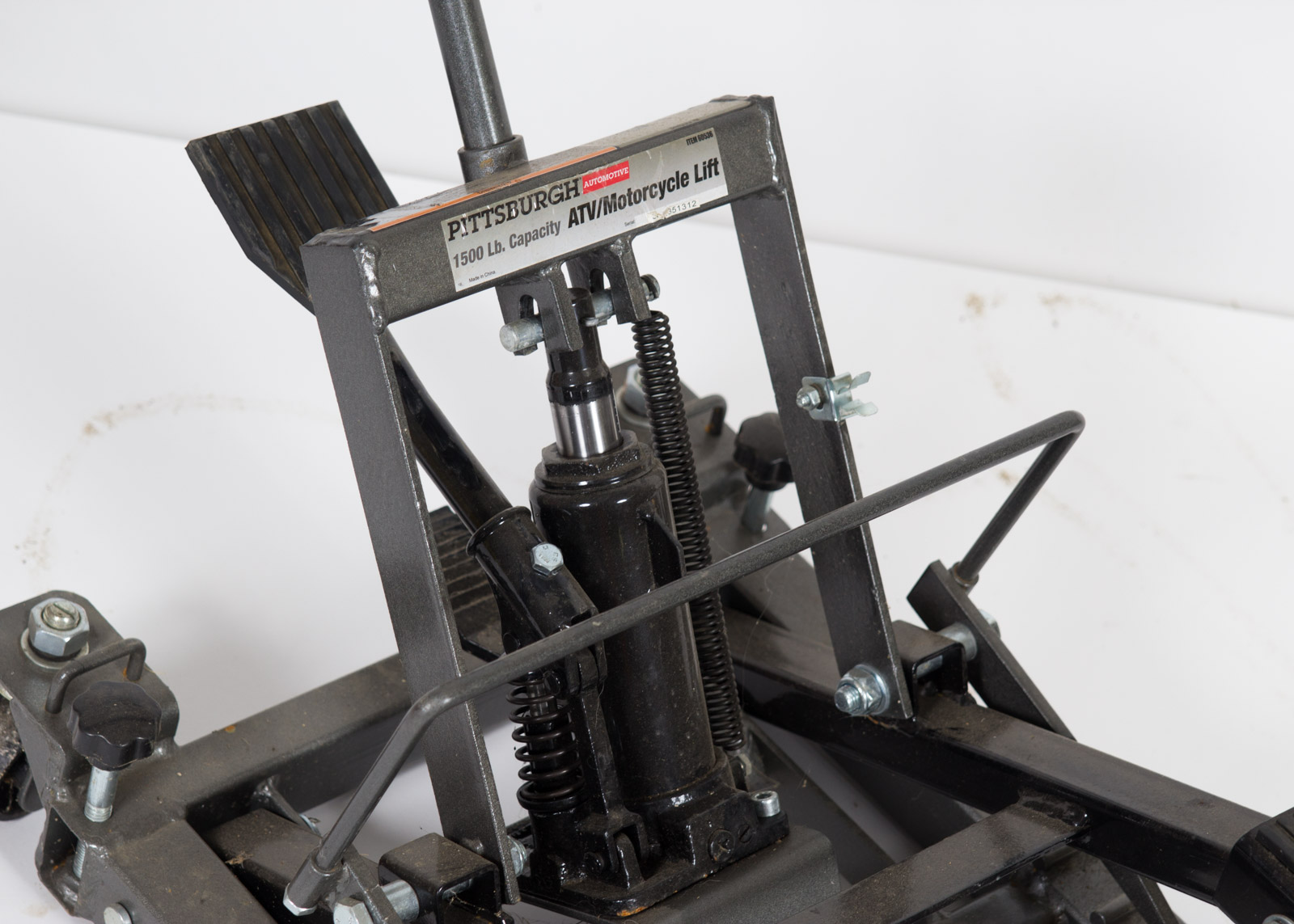 Pittsburgh Automotive 1,500 lbs ATV Motorcycle Lift EBTH