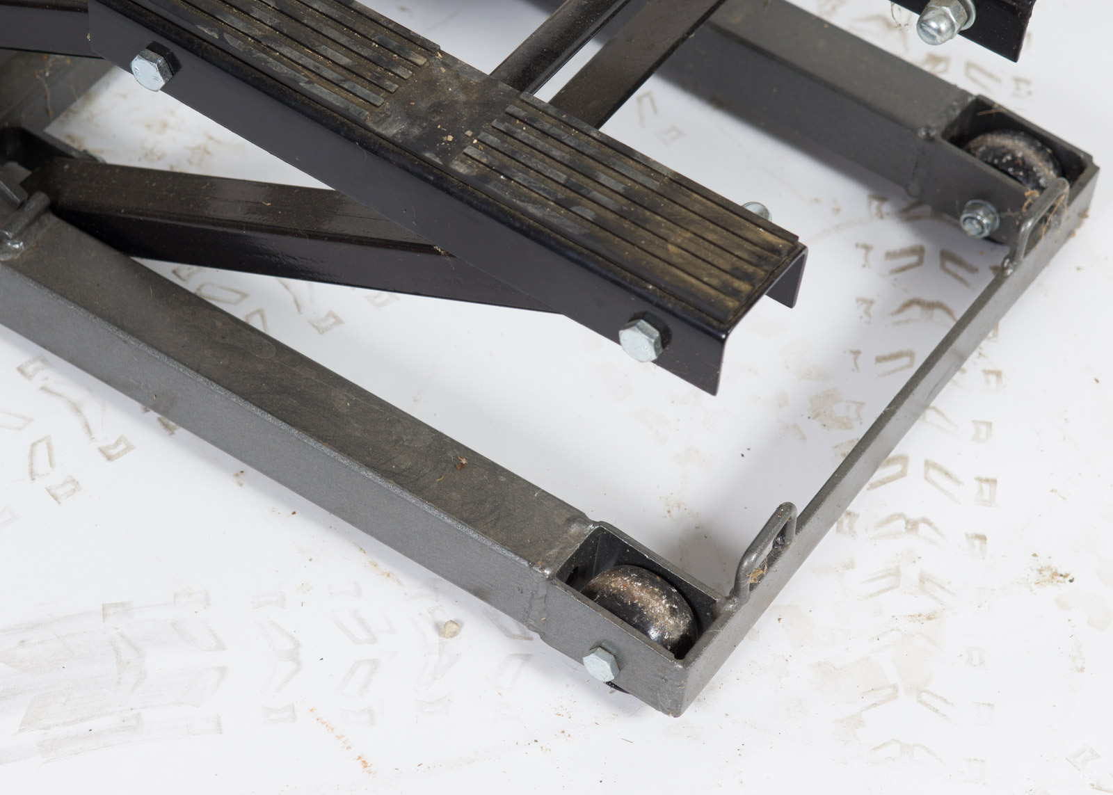 Pittsburgh Automotive 1,500 lbs ATV Motorcycle Lift EBTH