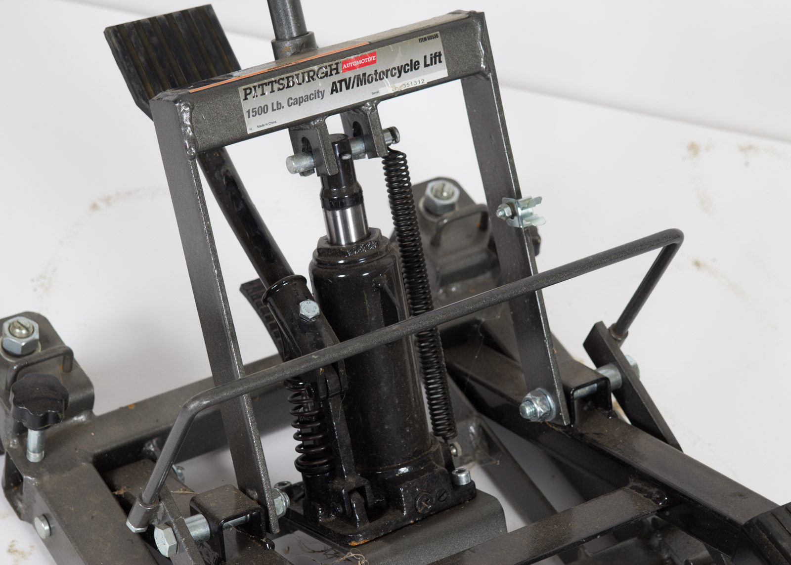 Pittsburgh Automotive 1,500 lbs ATV Motorcycle Lift EBTH