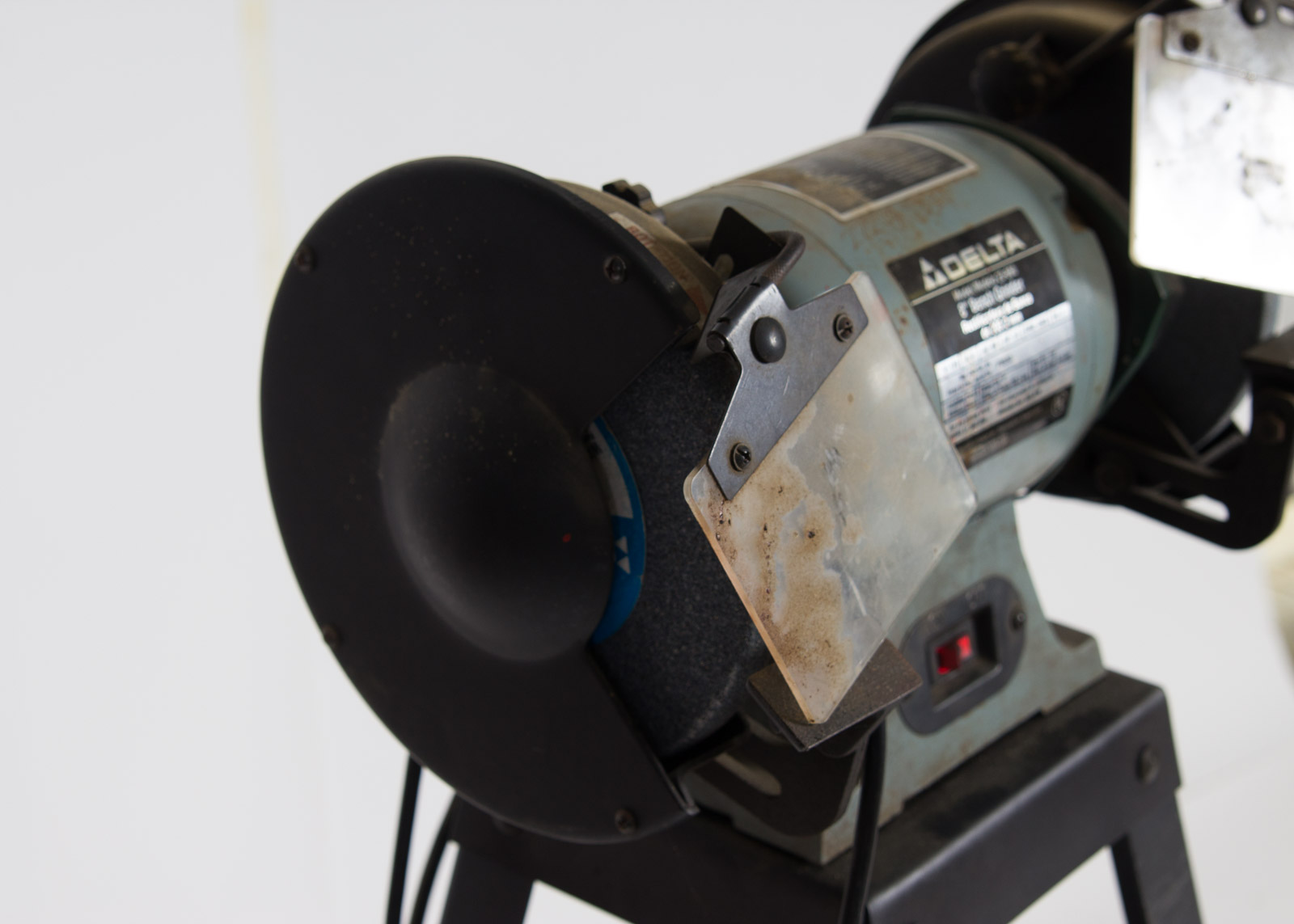 Delta Model 23880 8Inch Bench Grinder with Stand EBTH