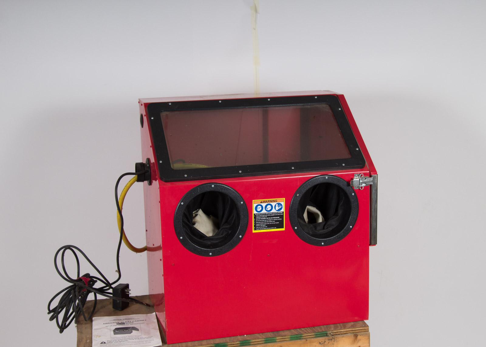 Central Pneumatic Blast Cabinet With Rolling Cart Ebth