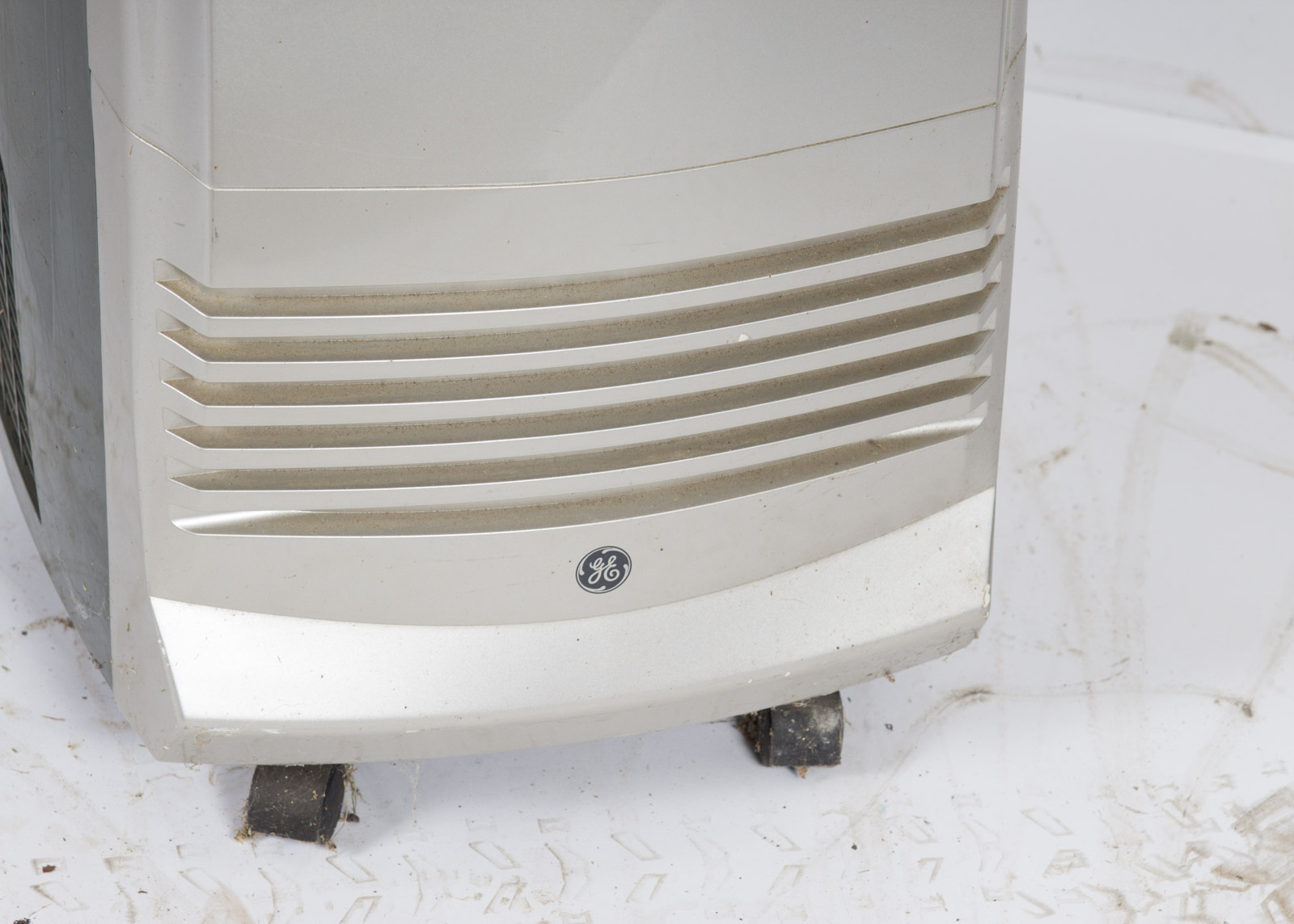 GE Air Conditioner Unit on Wheels EBTH