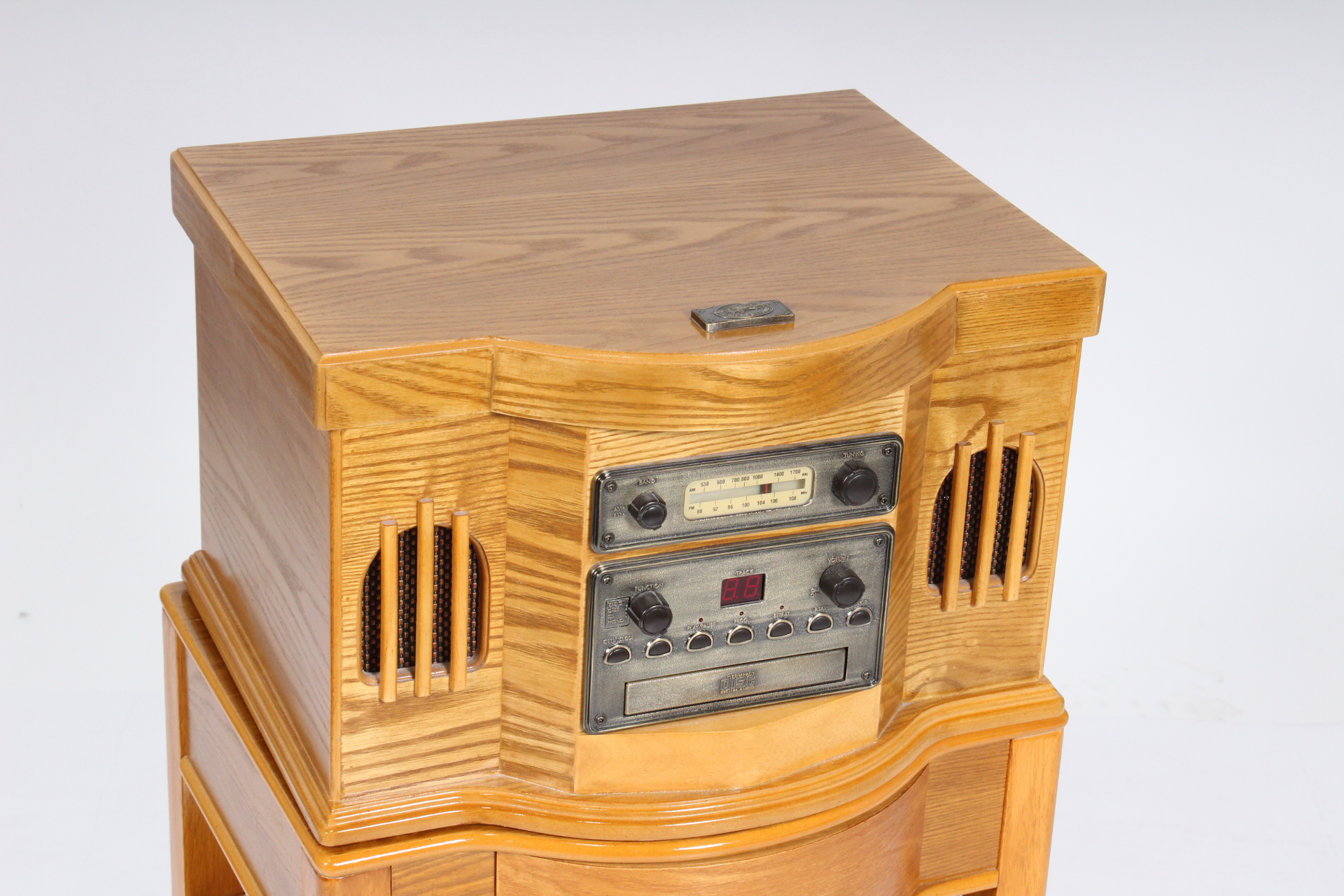 Spirit of St. Louis Turntable, Radio and CD Player With Shelf EBTH