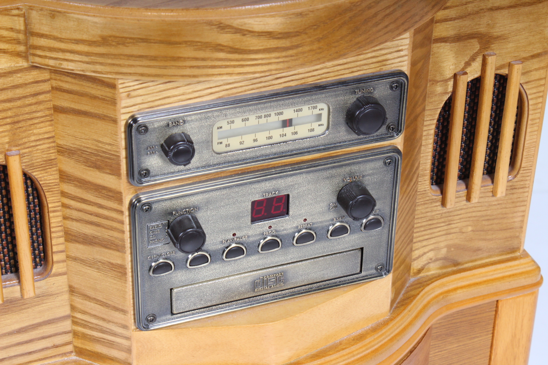 Spirit of St. Louis Turntable, Radio and CD Player With Shelf EBTH