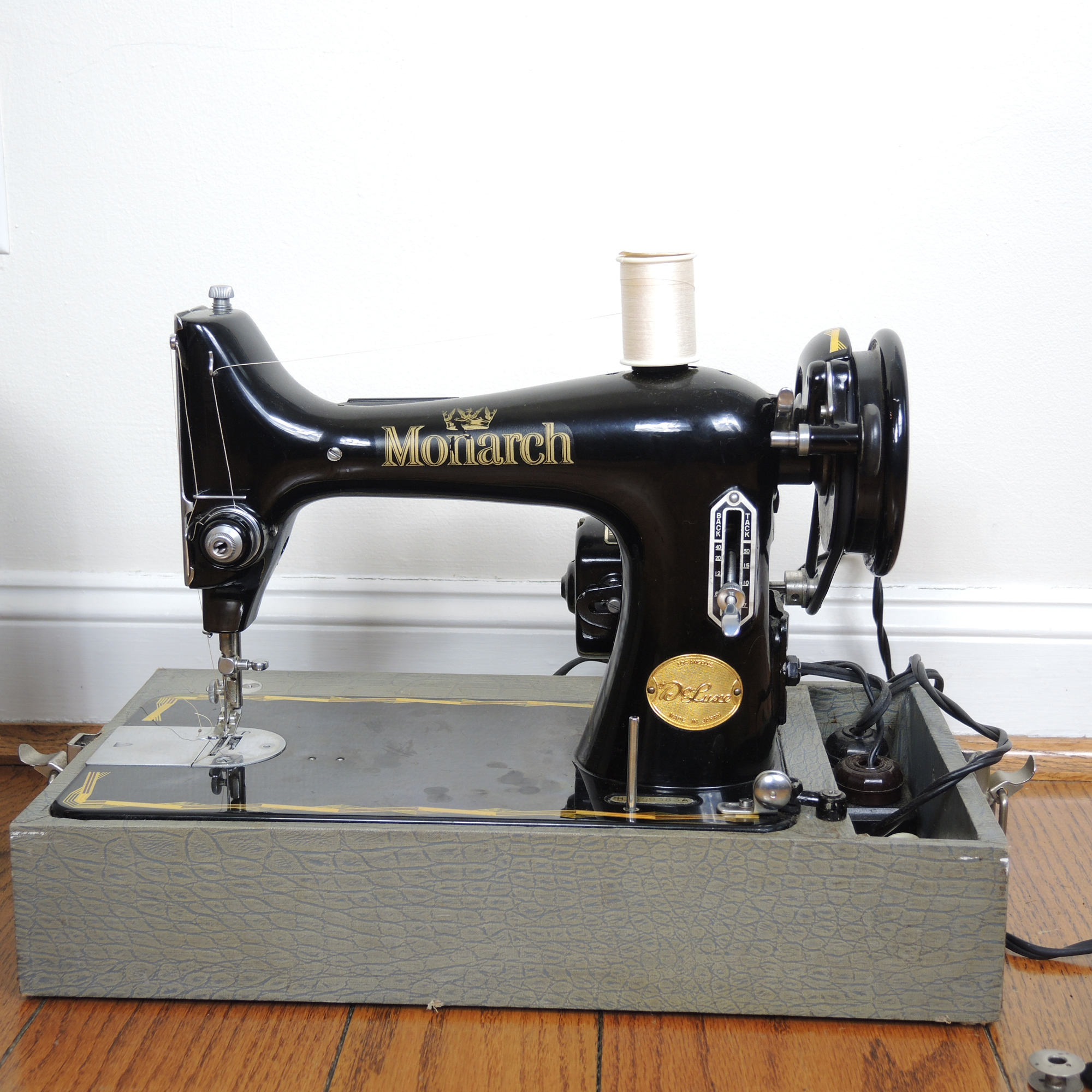 Vintage Monarch Deluxe Sewing Machine EBTH