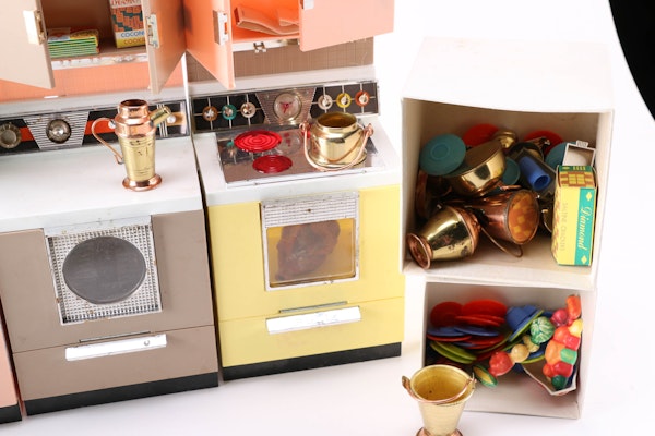 1960s Barbie Sized Deluxe Reading Dream Kitchen Playset 1960s Barbie Sized Deluxe Reading Dream Kitchen Playset
