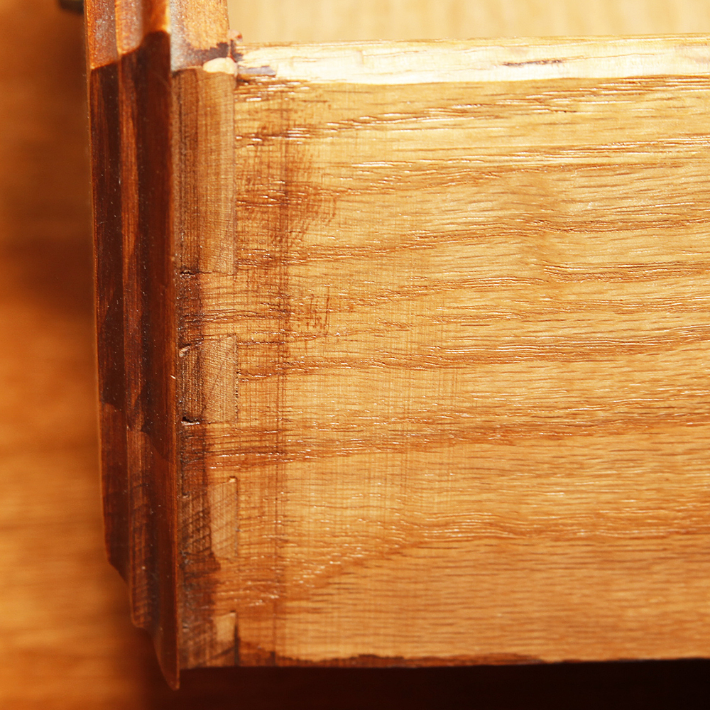 Vintage Early American Style Maple End Table by Tell City EBTH