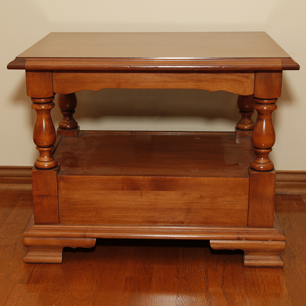 Vintage Early American Style Maple End Table by Tell City EBTH