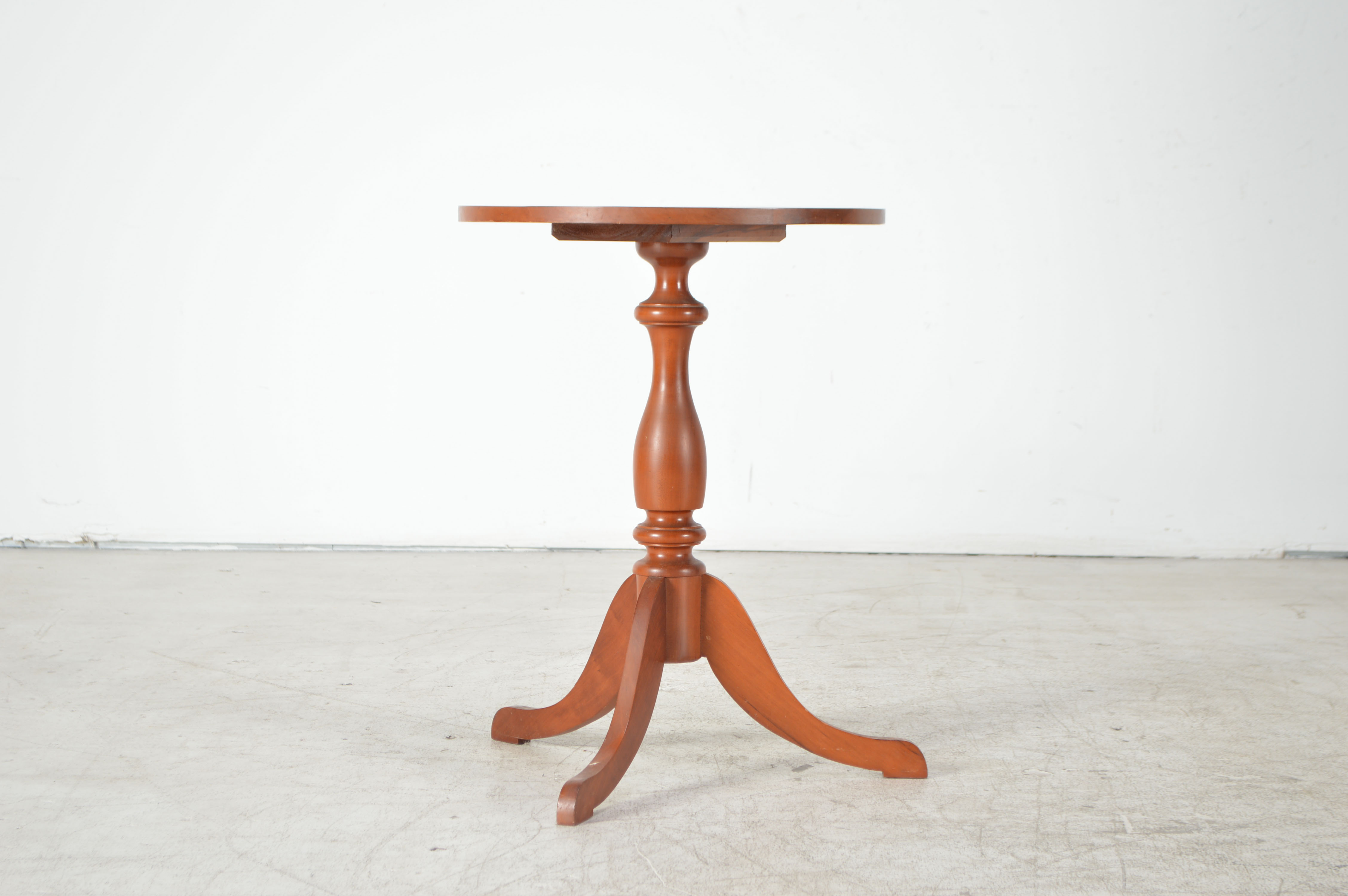 McMahan Campbellsville Cherry End Tables EBTH