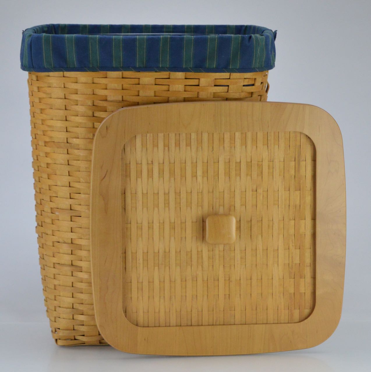 Longaberger 2005 Large Hamper Basket with OverTheEdge Liner Protector