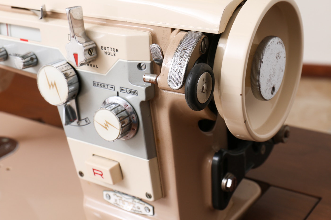 Vintage Remington Sewing Machine in a Parsons Cabinet EBTH Vintage Remington Sewing Machine in a Parsons Cabinet EBTH