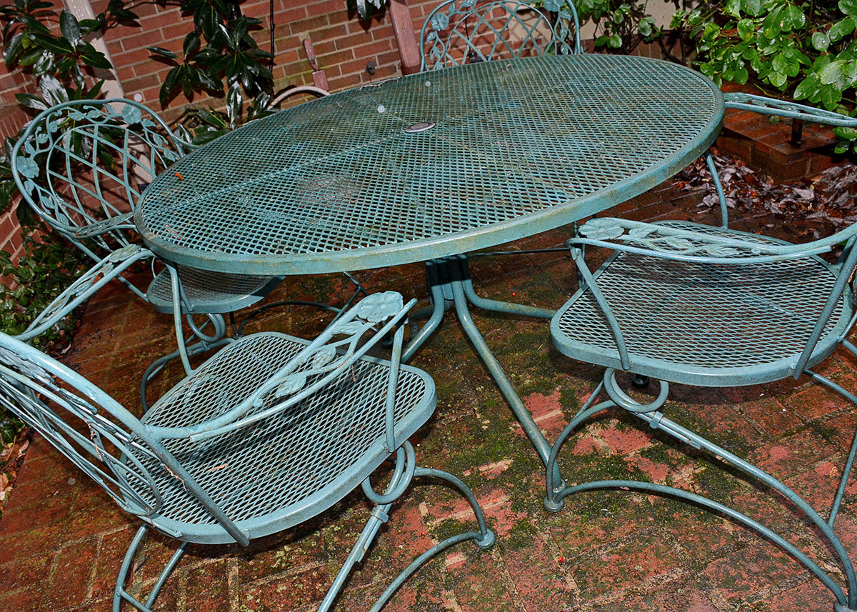 Hunter Green Wrought Iron Patio Set | EBTH