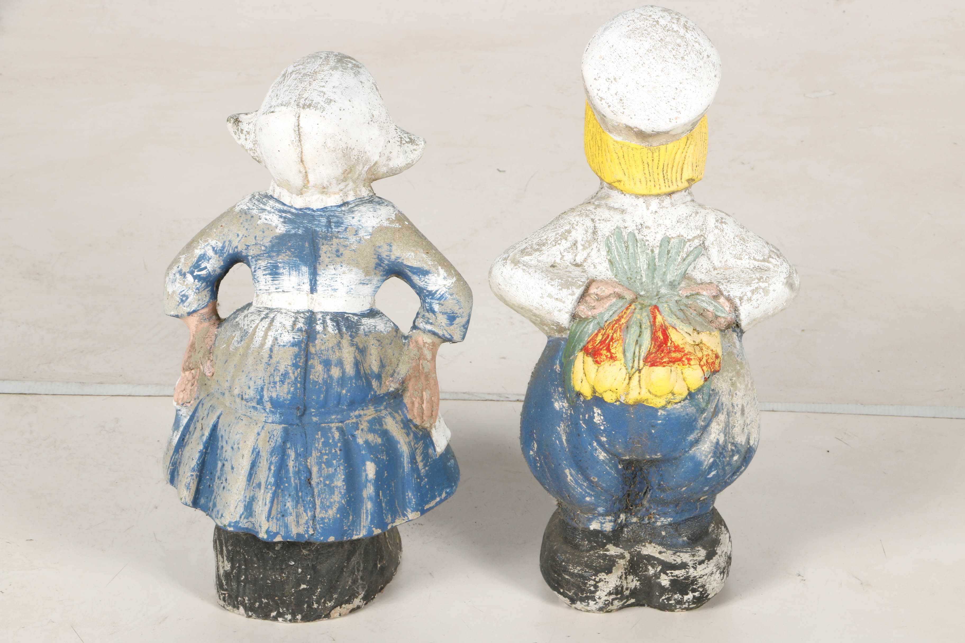 Kissing Dutch Couple Garden Statues EBTH