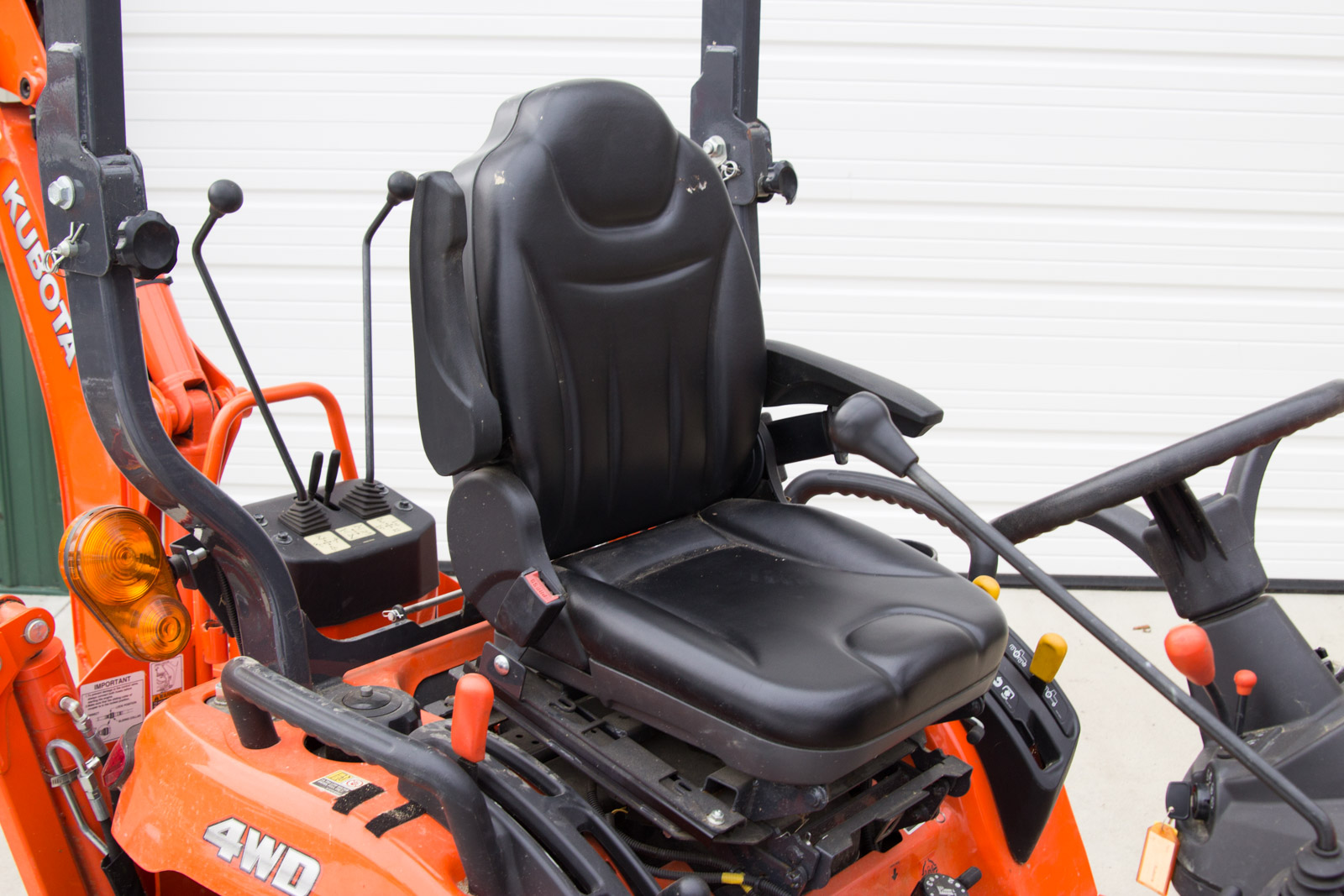 Kubota BX25DLB Tractor with Loader and Backhoe Attachments EBTH