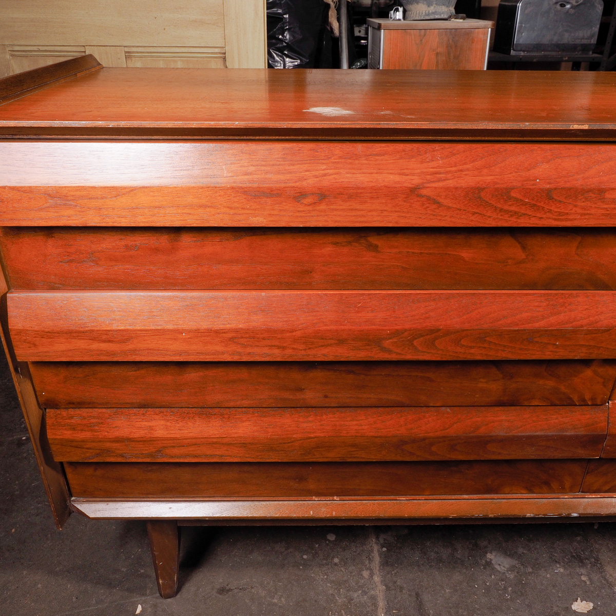Mid Century Modern Wooden Chest of Drawers By Lane EBTH