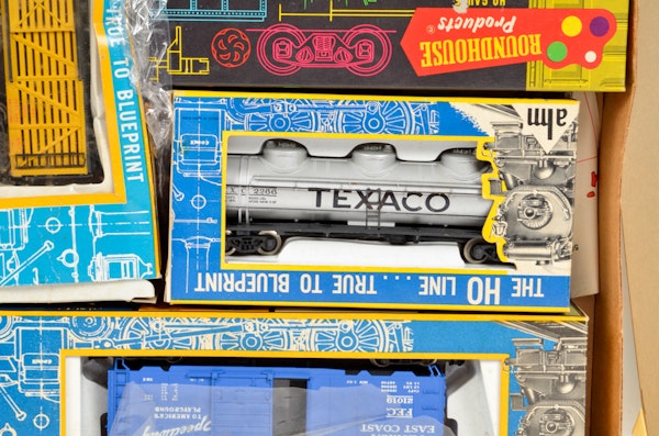 AHM "The HO Line" Train Set : EBTH