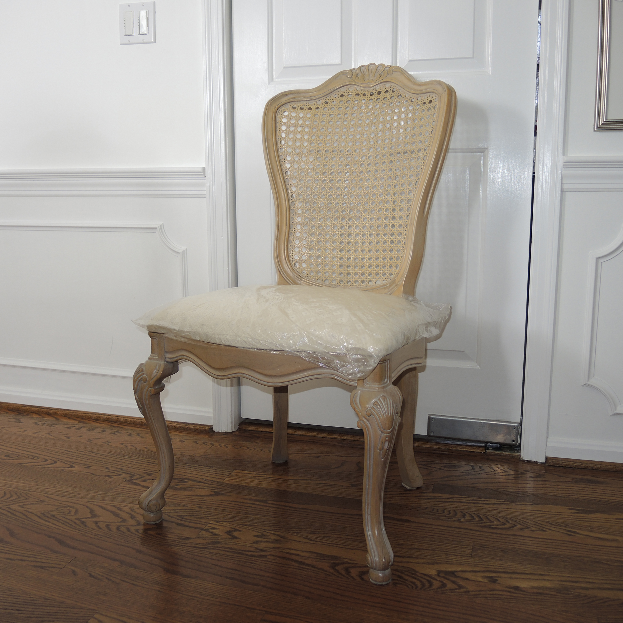 Thomasville French Provincial Style Dining Table and Six Chairs EBTH