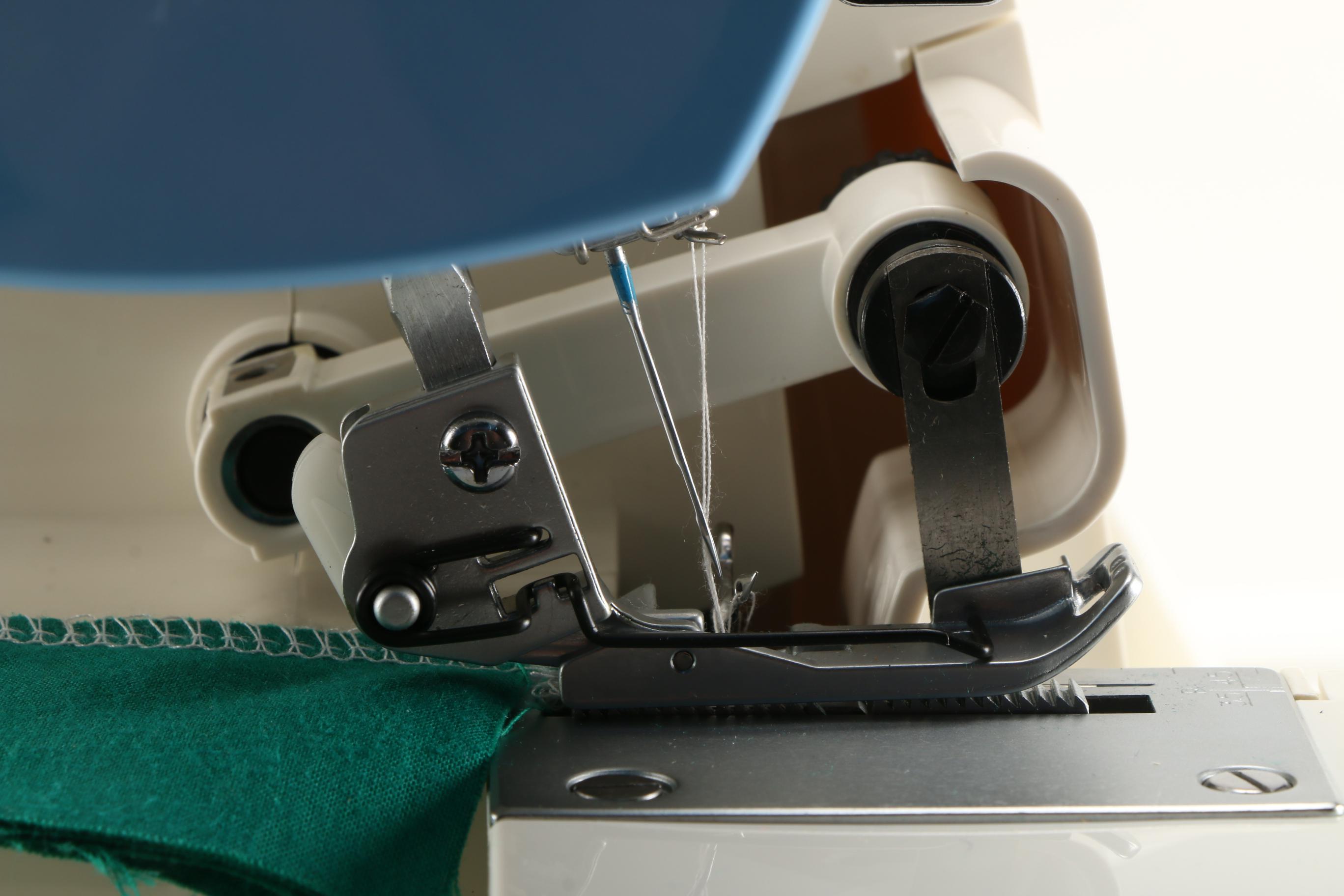 Singer Perfect Finish Overlock Serger Sewing Machine EBTH