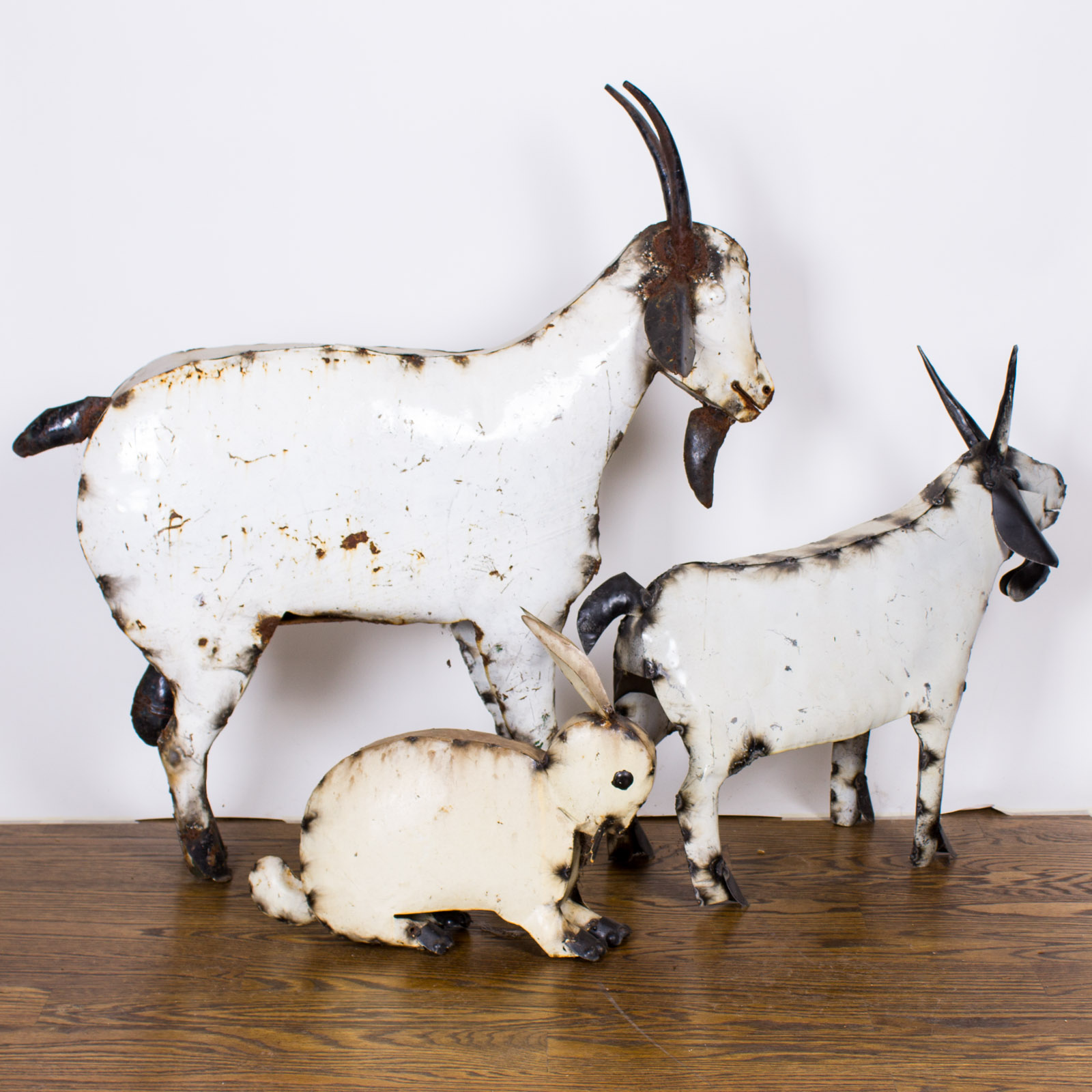 Collection of Rustic Metal Farm Animal Decor EBTH