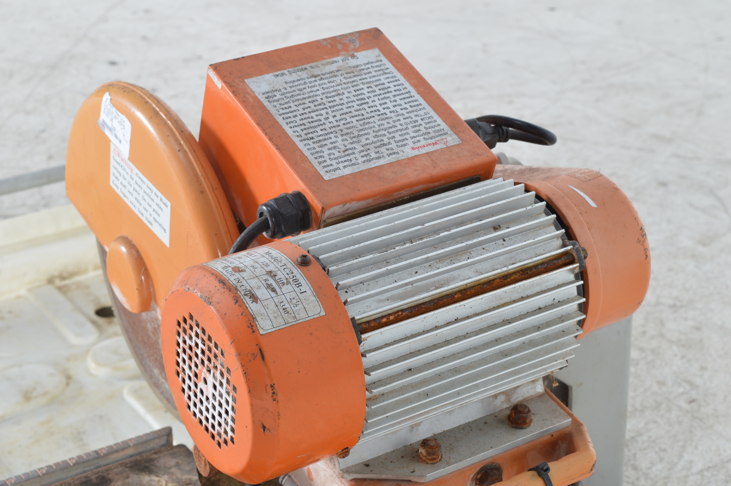 Chicago Electric 10" Tile Saw EBTH