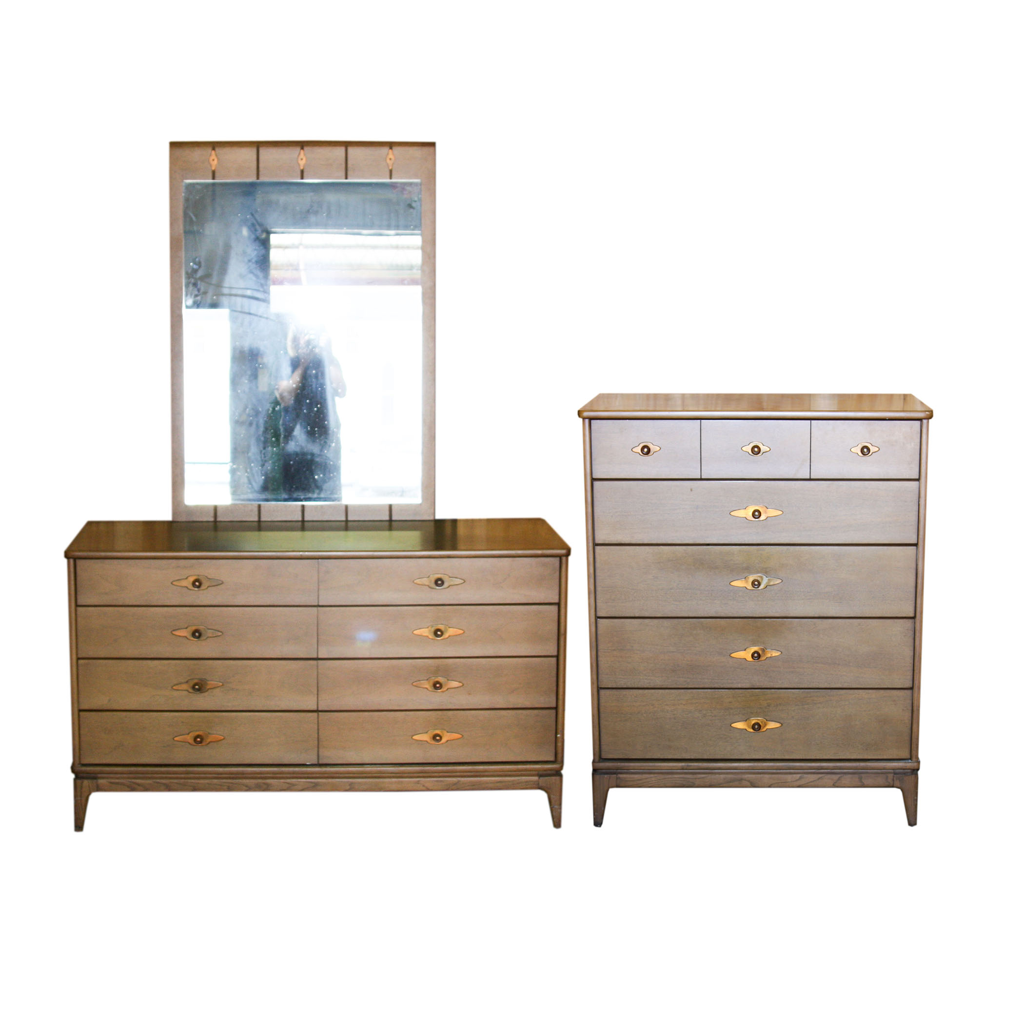 Broyhill Contemporary Dresser Chest And Mirror Ebth
