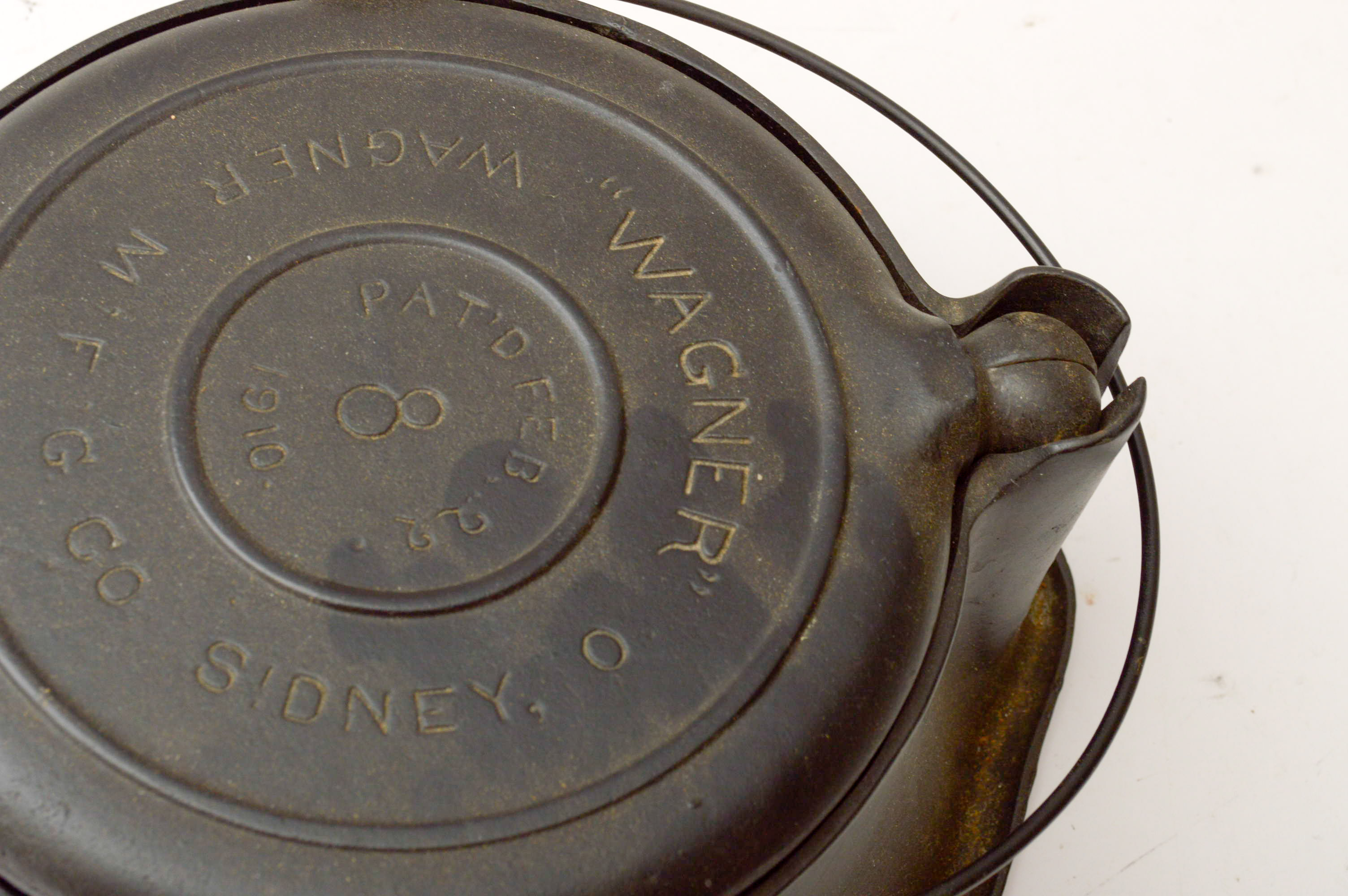 Antique Cast Iron Wagner Waffle Iron EBTH