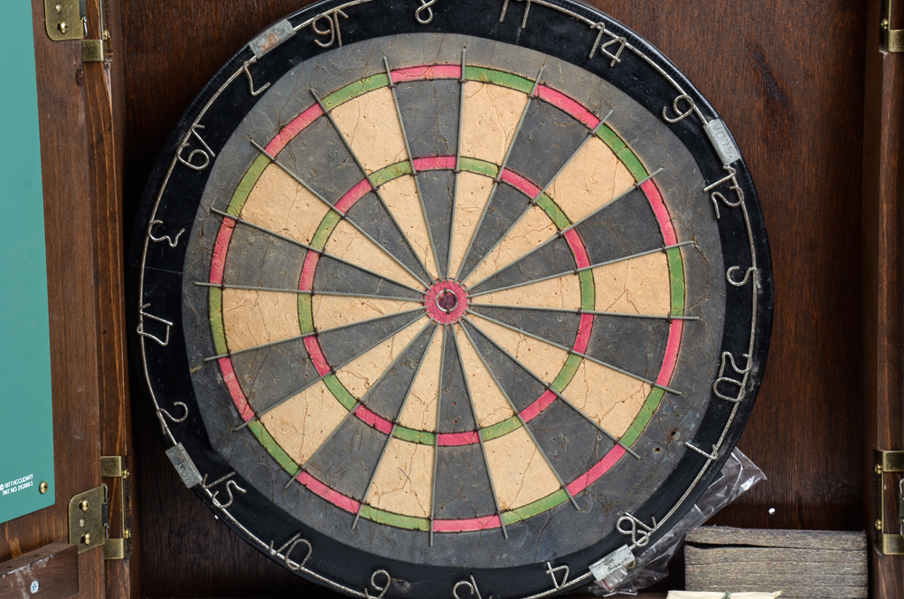 Vintage Nodor Bristle Dartboard in Grog & Ale EBTH