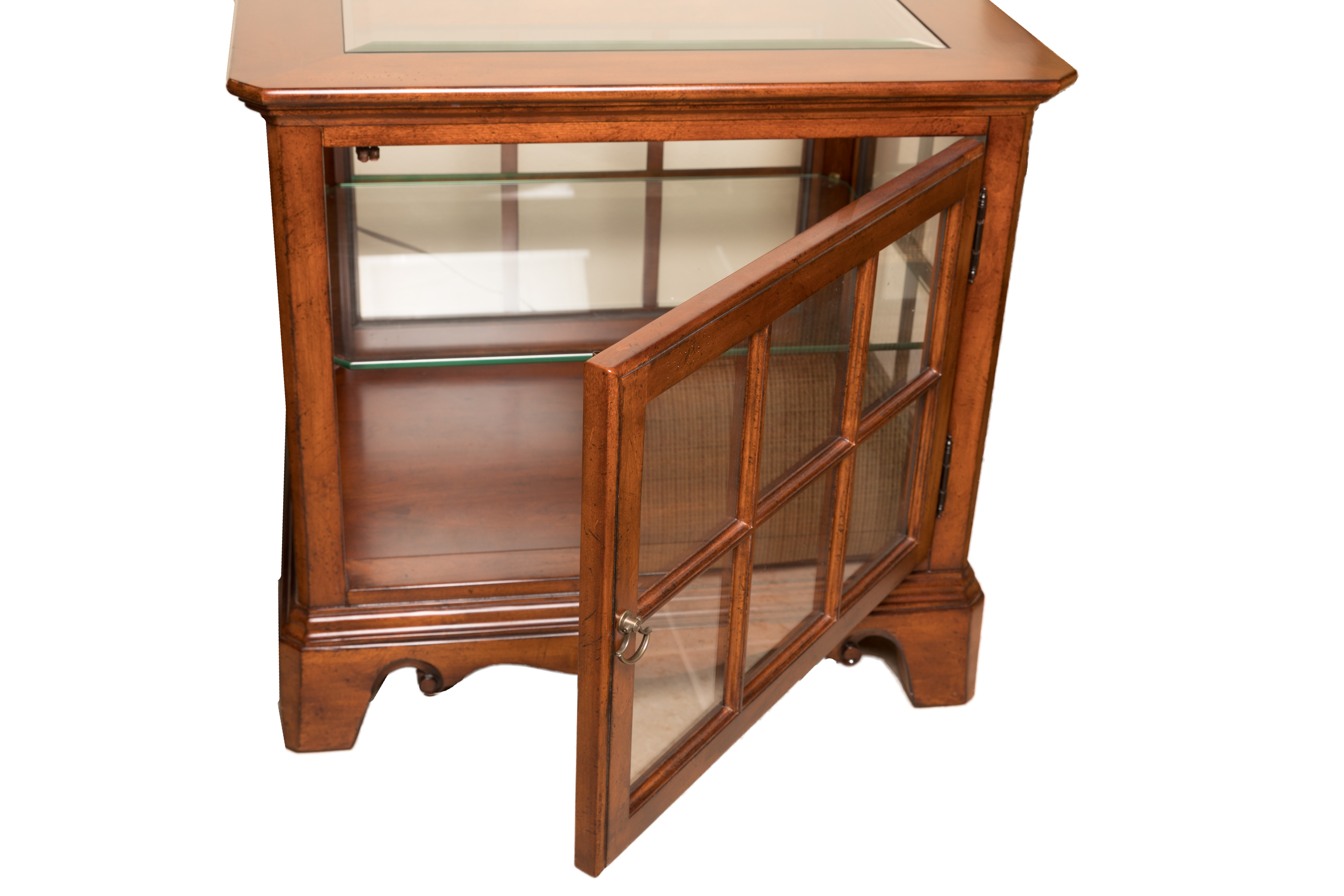 Thomasville Curio End Table EBTH