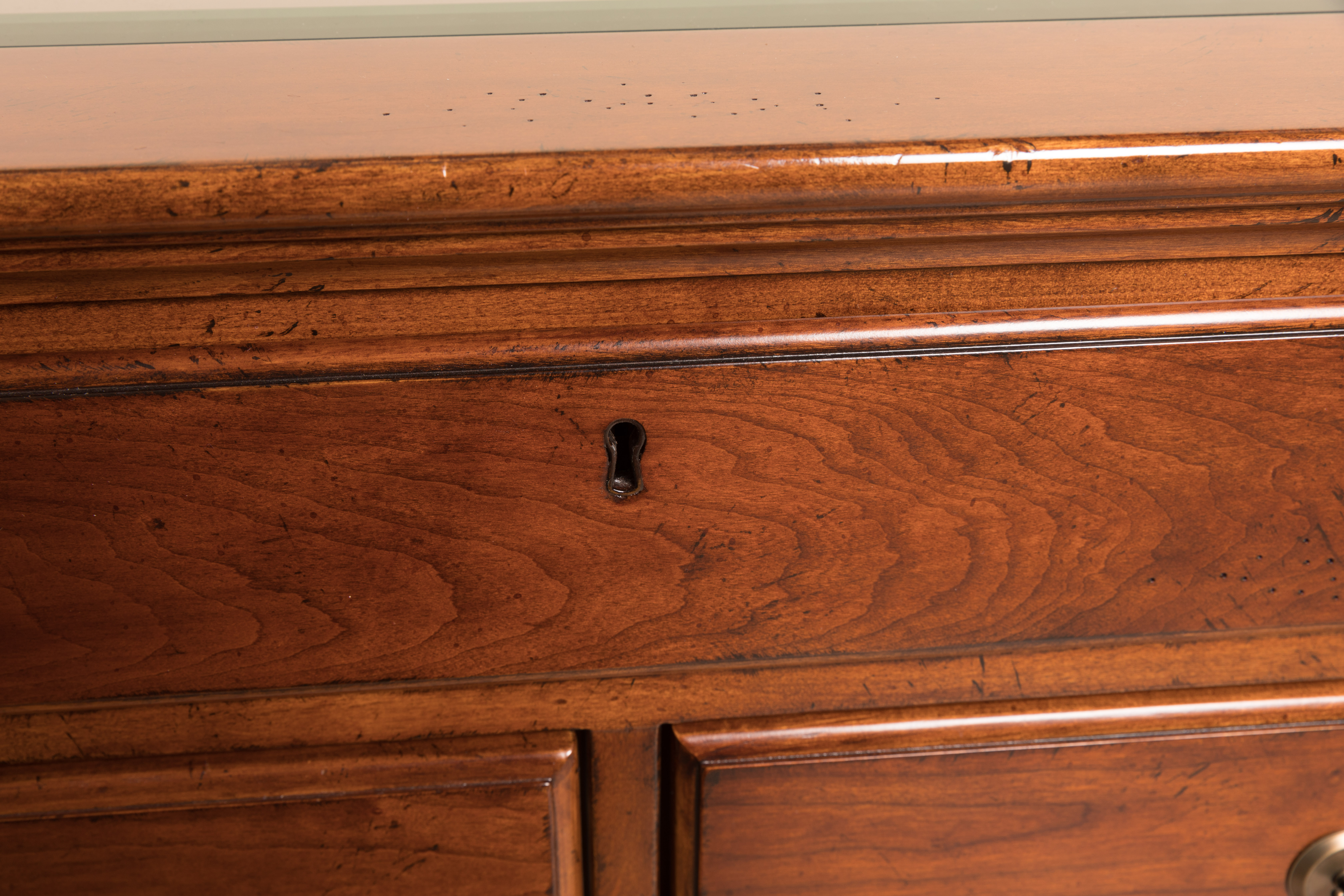 Thomasville Coffee Table With Glass Display Top | EBTH