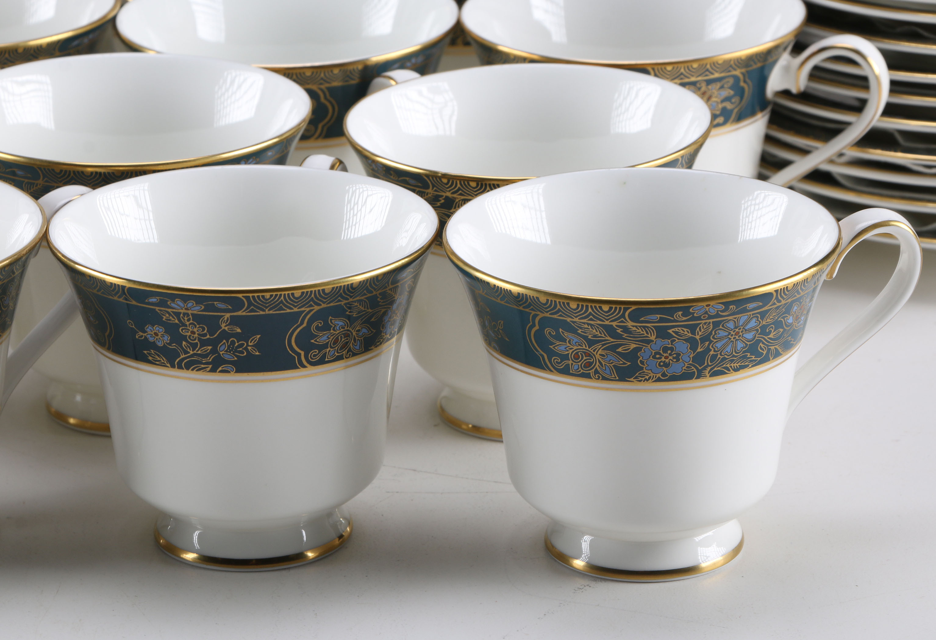 Royal Doulton "Carlyle" China Set EBTH