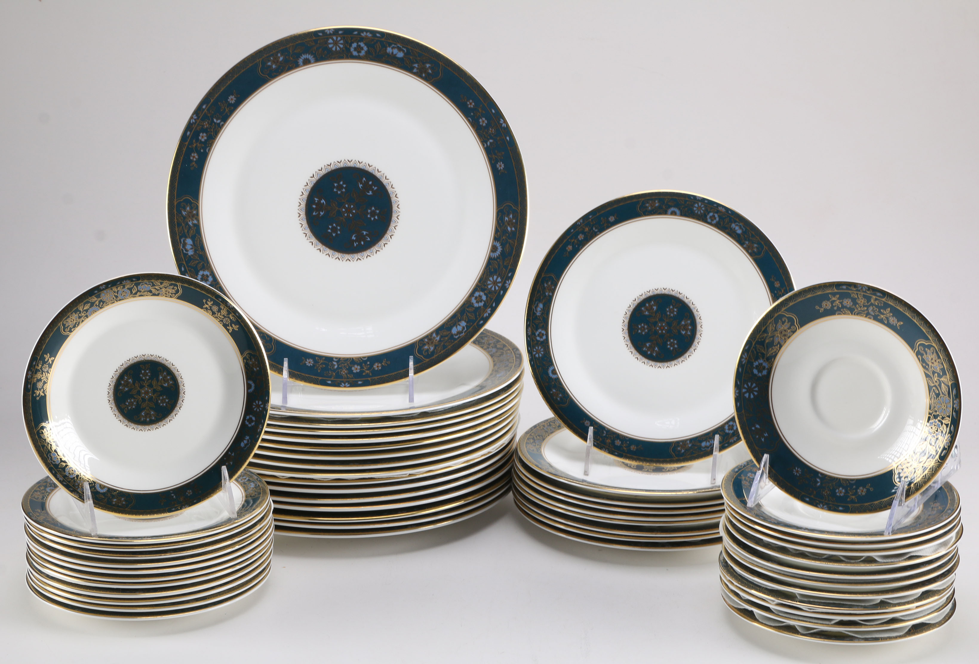 Royal Doulton "Carlyle" China Set EBTH