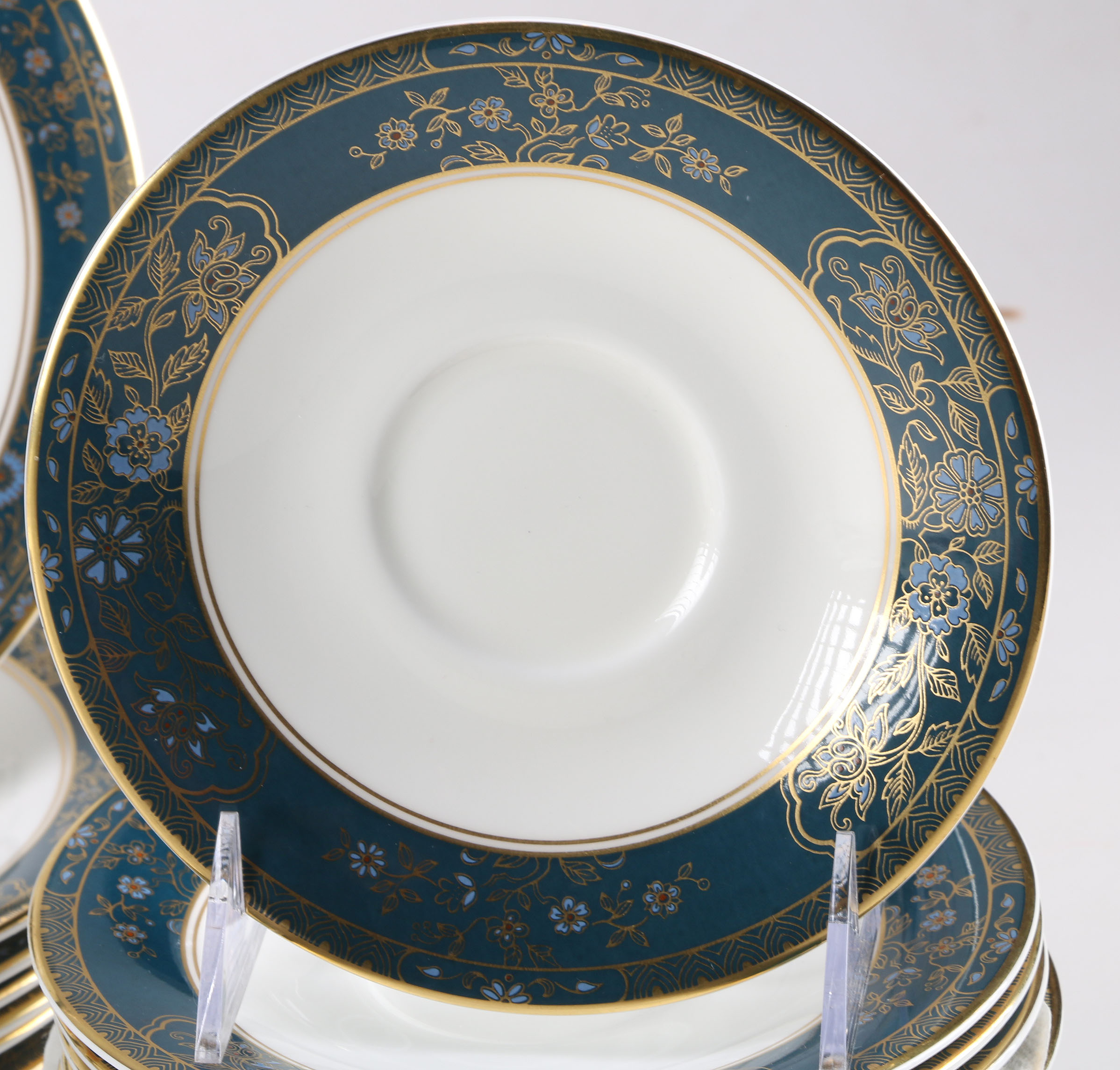 Royal Doulton "Carlyle" China Set EBTH