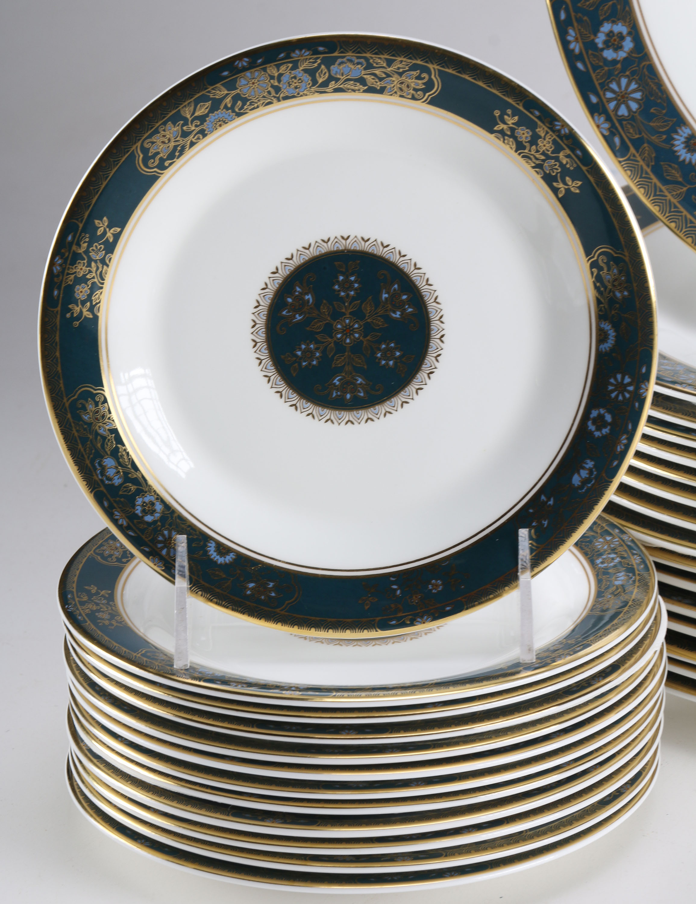 Royal Doulton "Carlyle" China Set EBTH