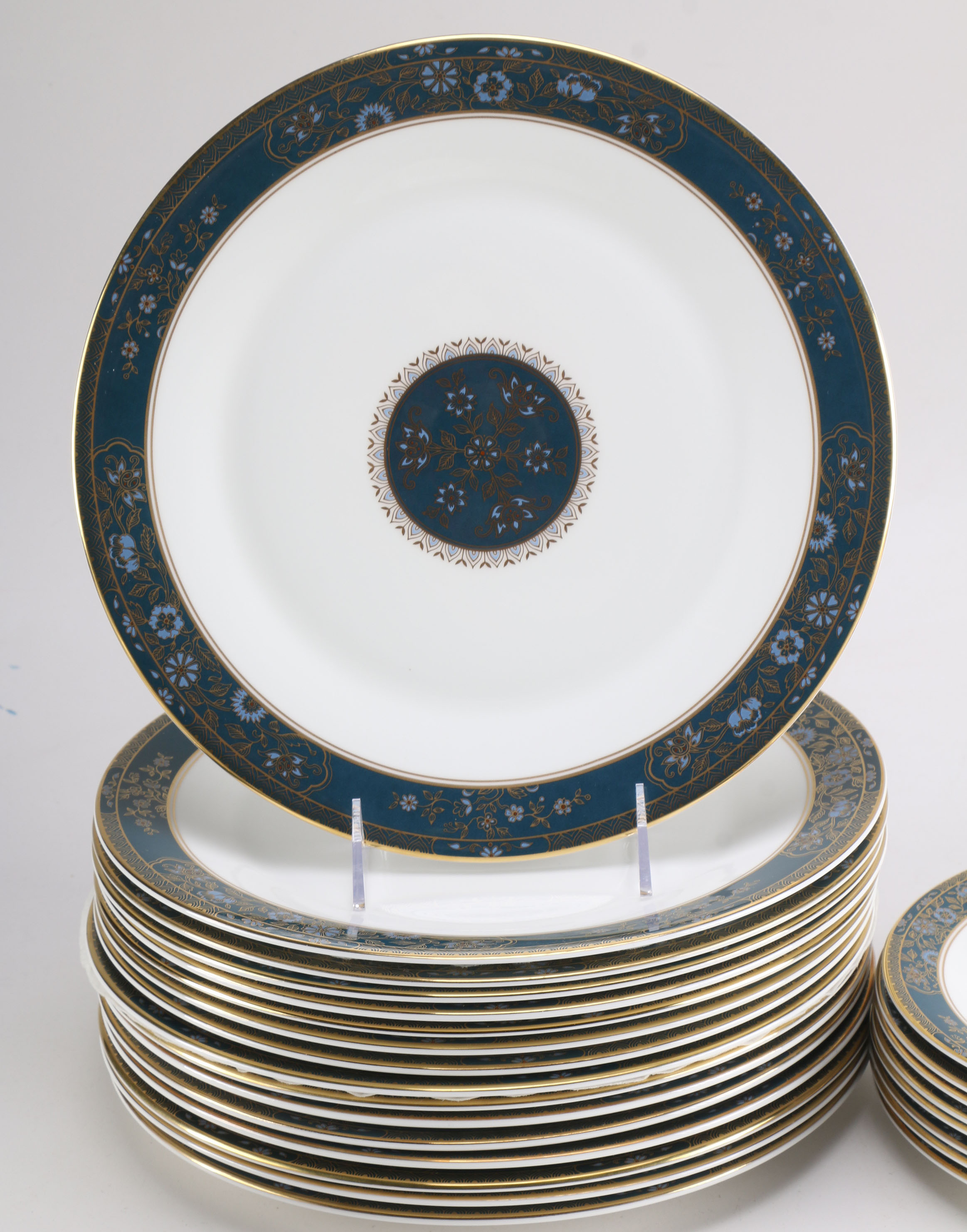 Royal Doulton "Carlyle" China Set EBTH