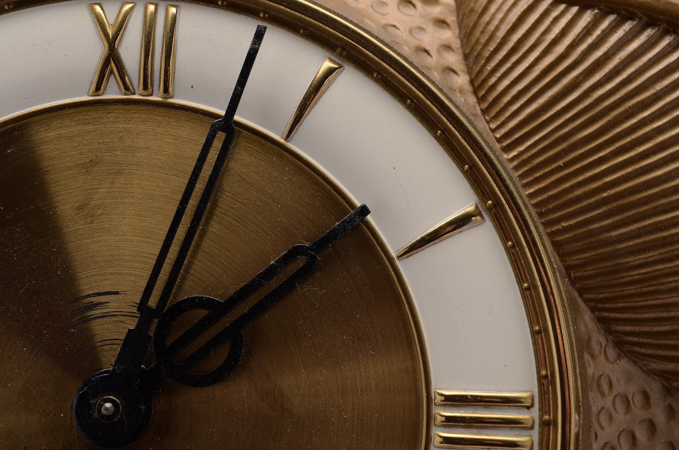 Vintage Shell Design Wall Clock | EBTH