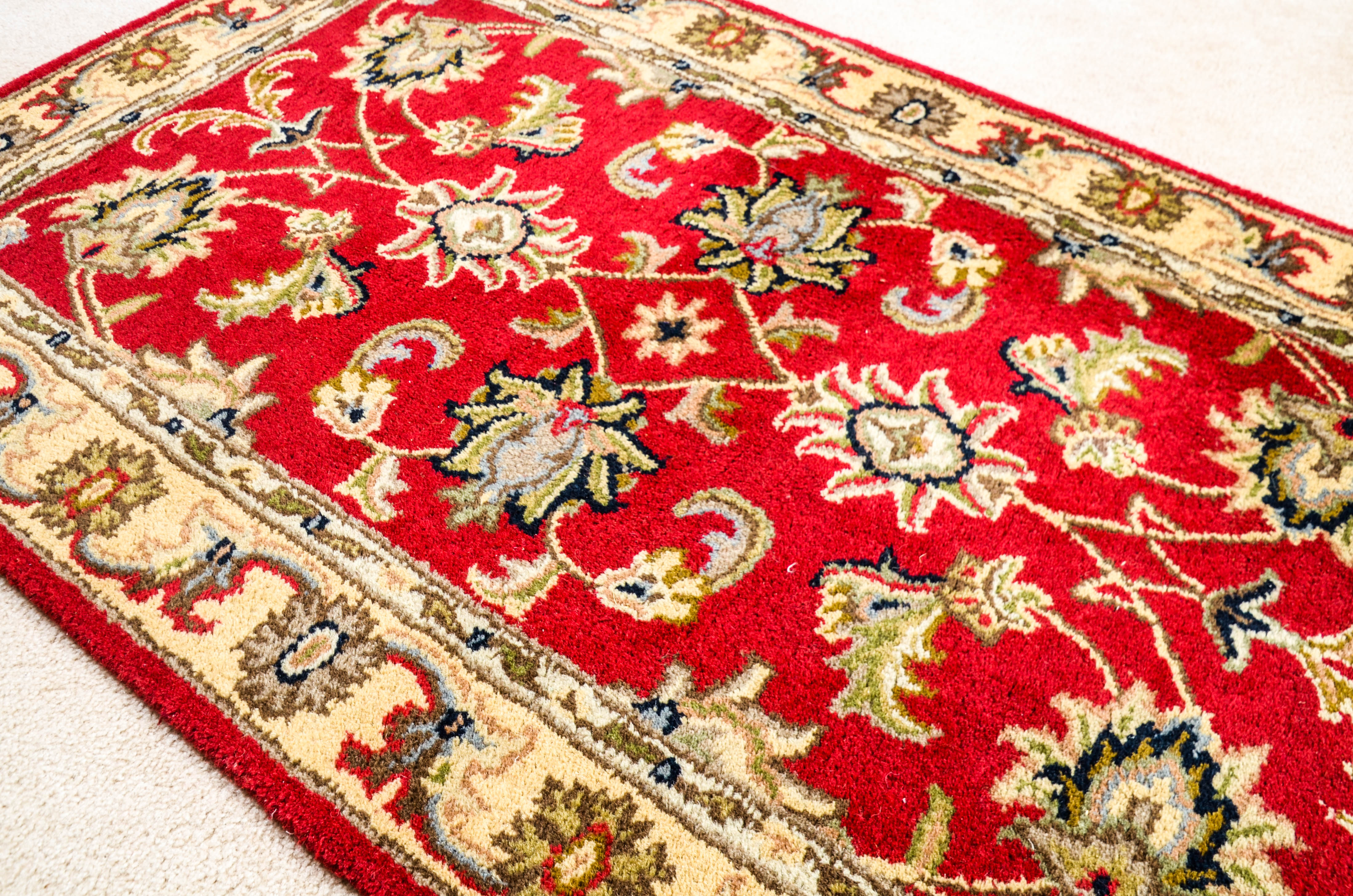 100 Virgin Wool Pile Indian Rug EBTH