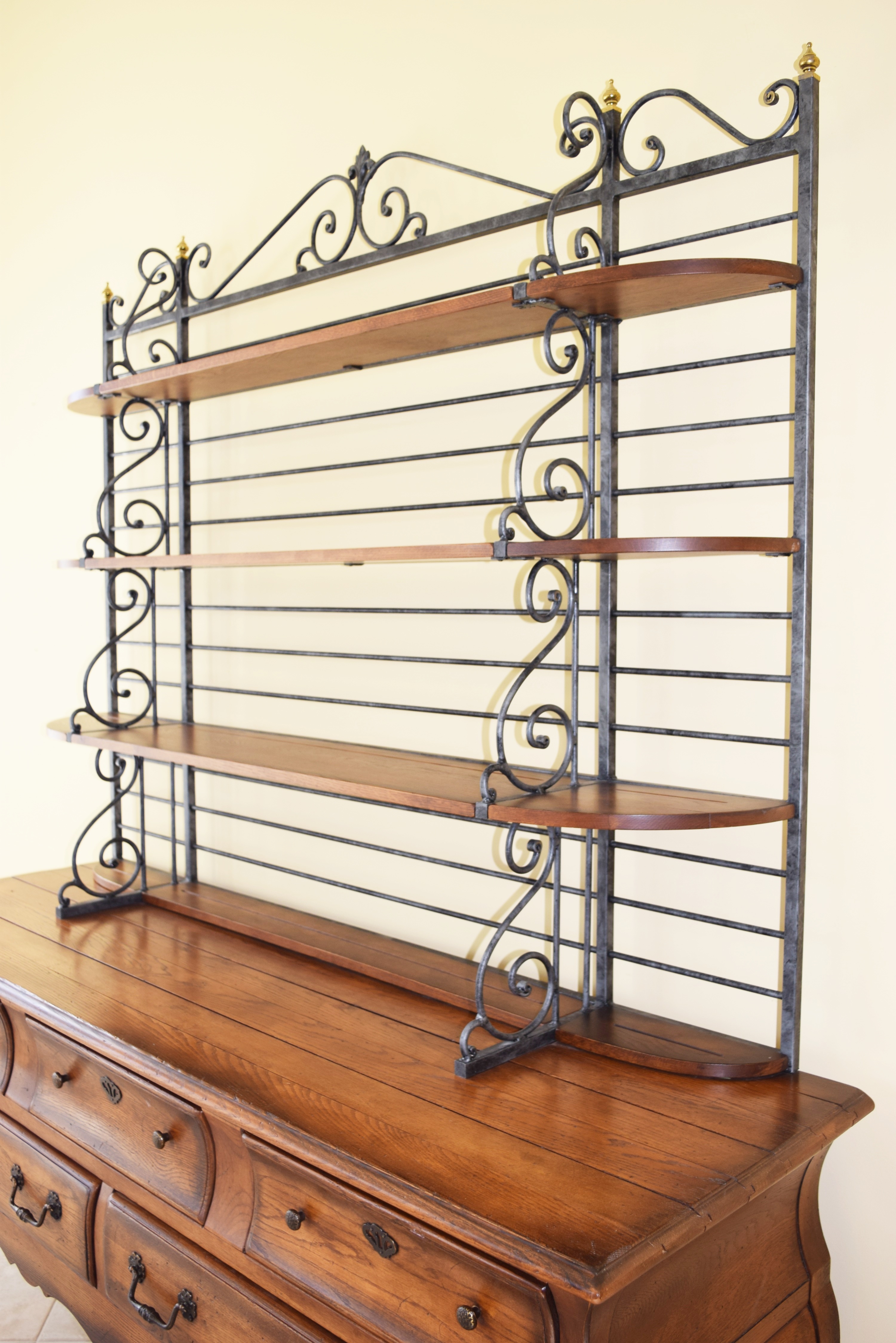 Henredon Registry Plate Rack and Dresser Base in | EBTH
