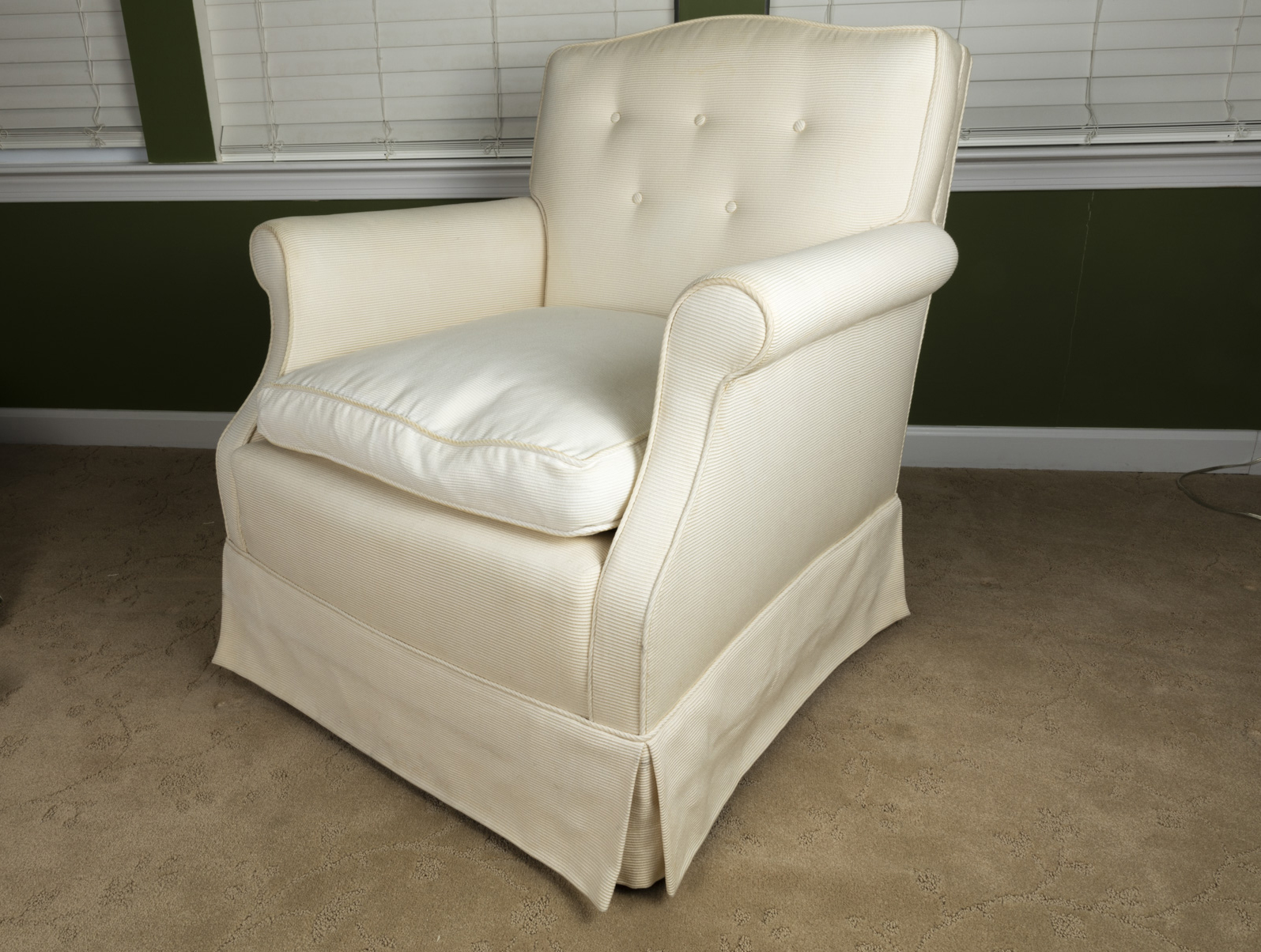 Off-White Swivel Armchair | EBTH