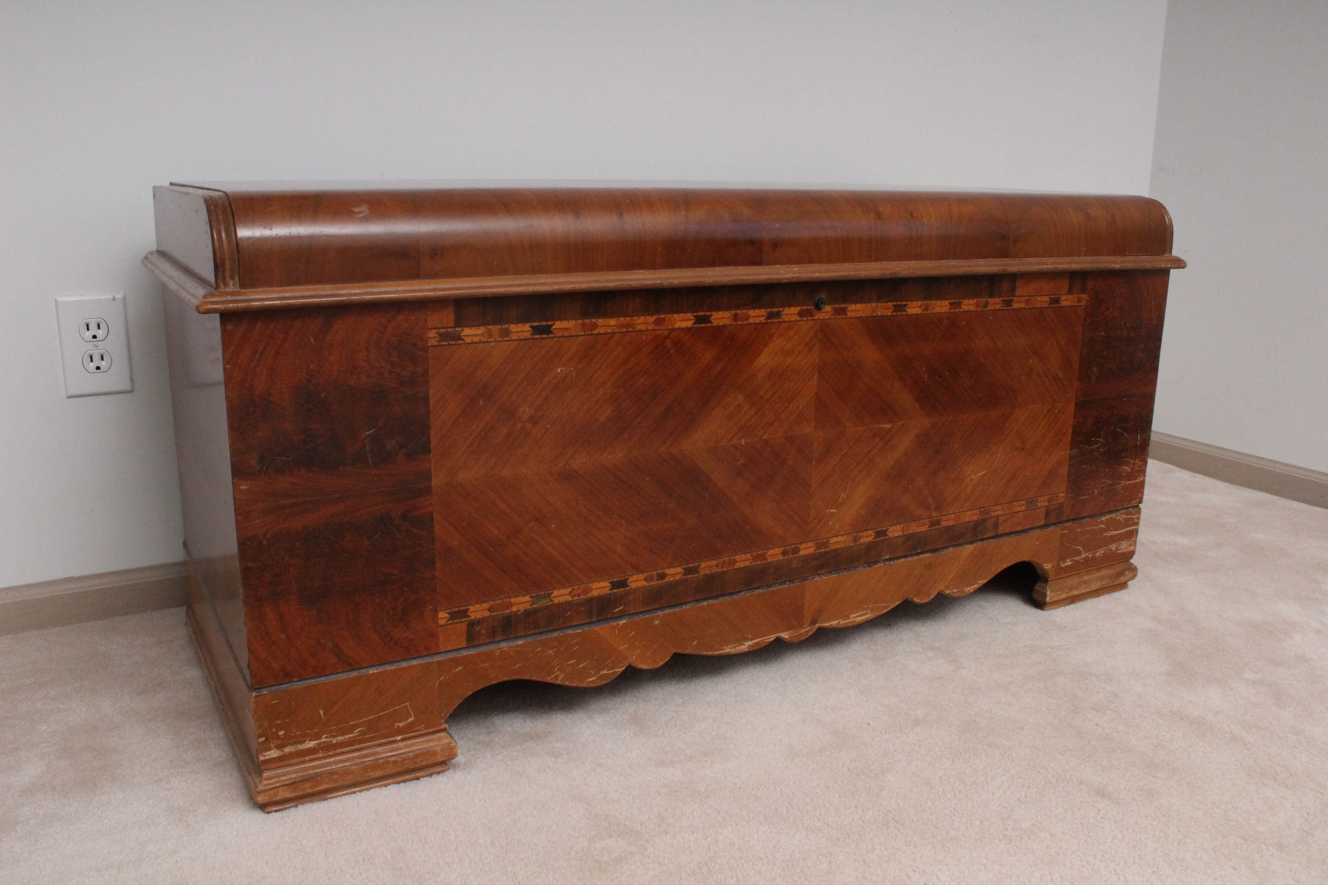 1945 CaswellRunyan Cedar Hope Chest EBTH