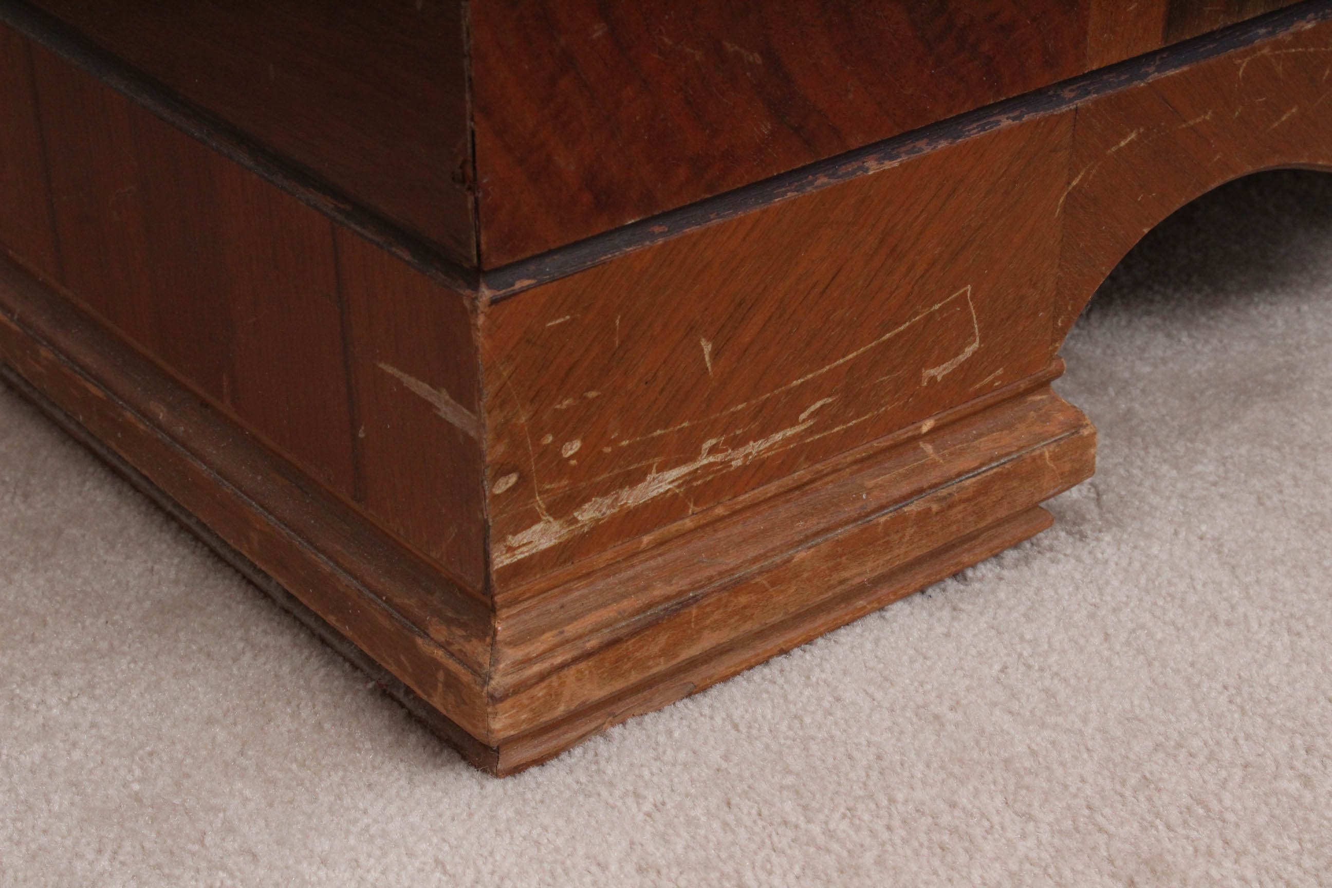 1945 CaswellRunyan Cedar Hope Chest EBTH