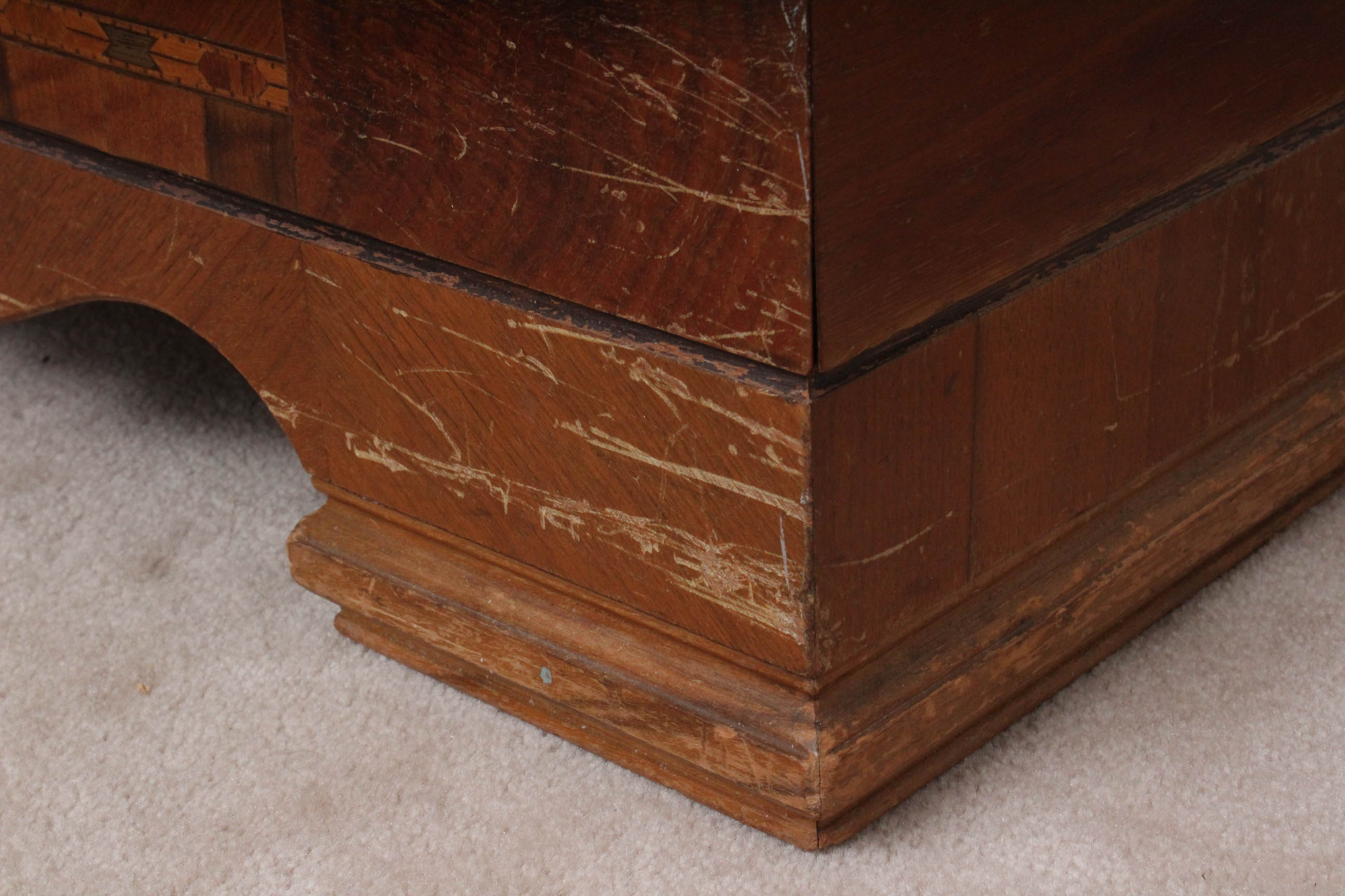 1945 CaswellRunyan Cedar Hope Chest EBTH