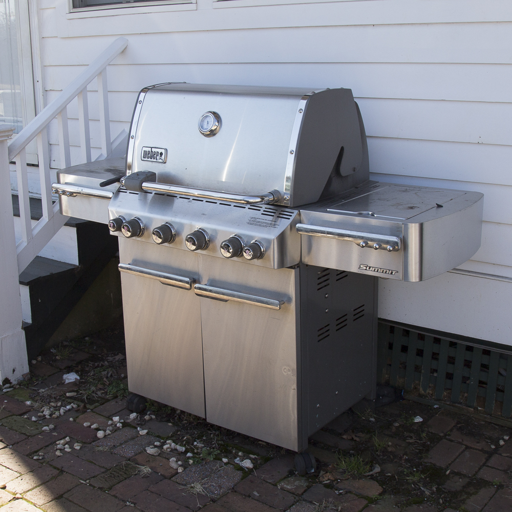 er Summit Gas Grill EBTH