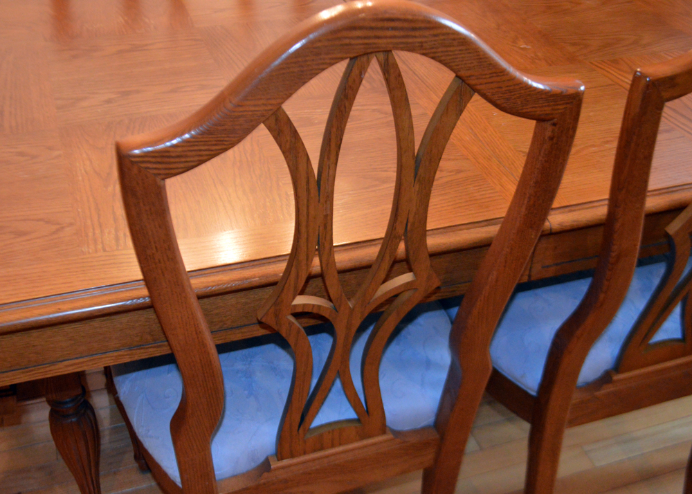 Traditional Oak Dining Room Table and Chairs EBTH